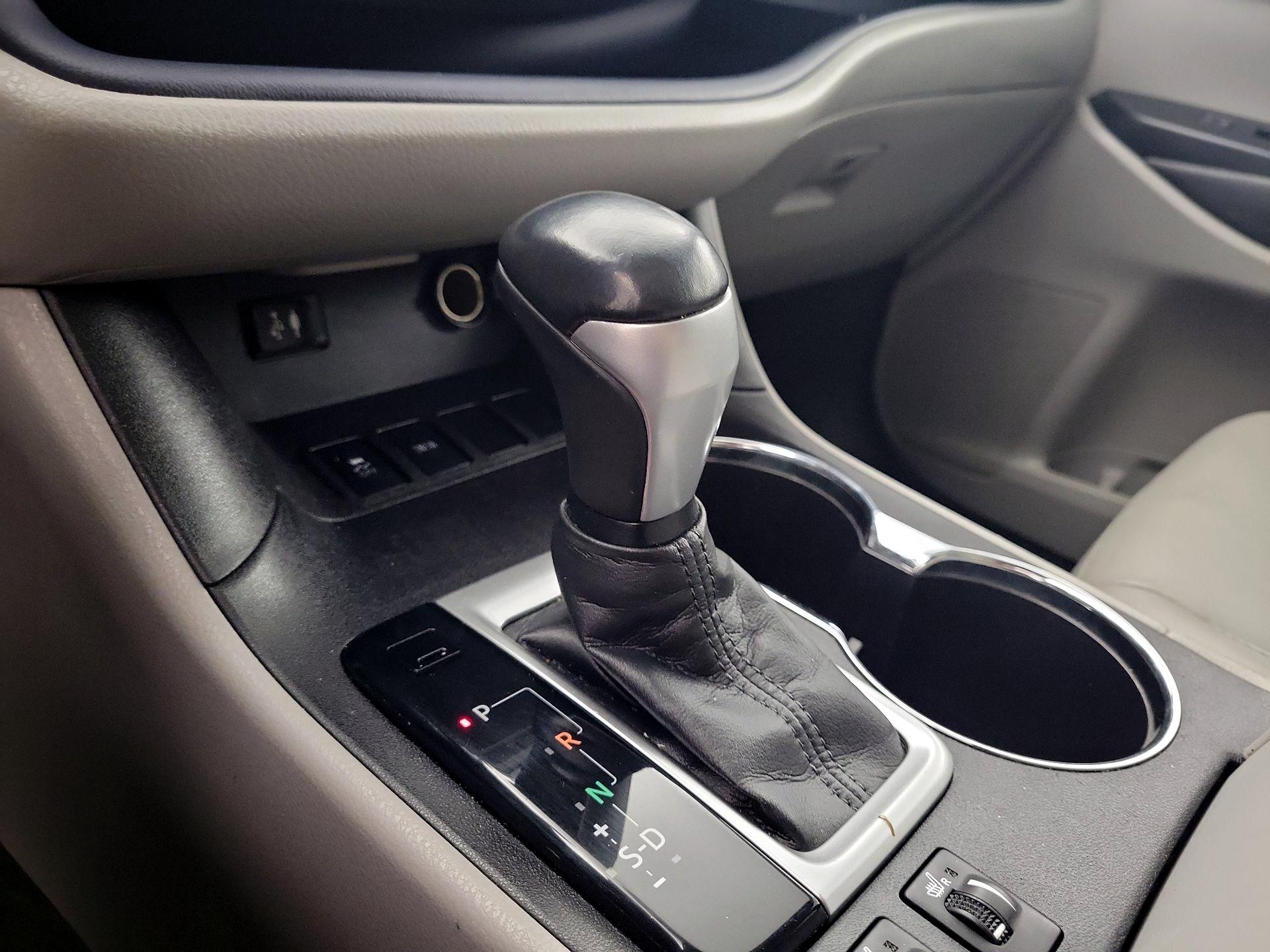 Thumbnail: 2016 Toyota Highlander - 17