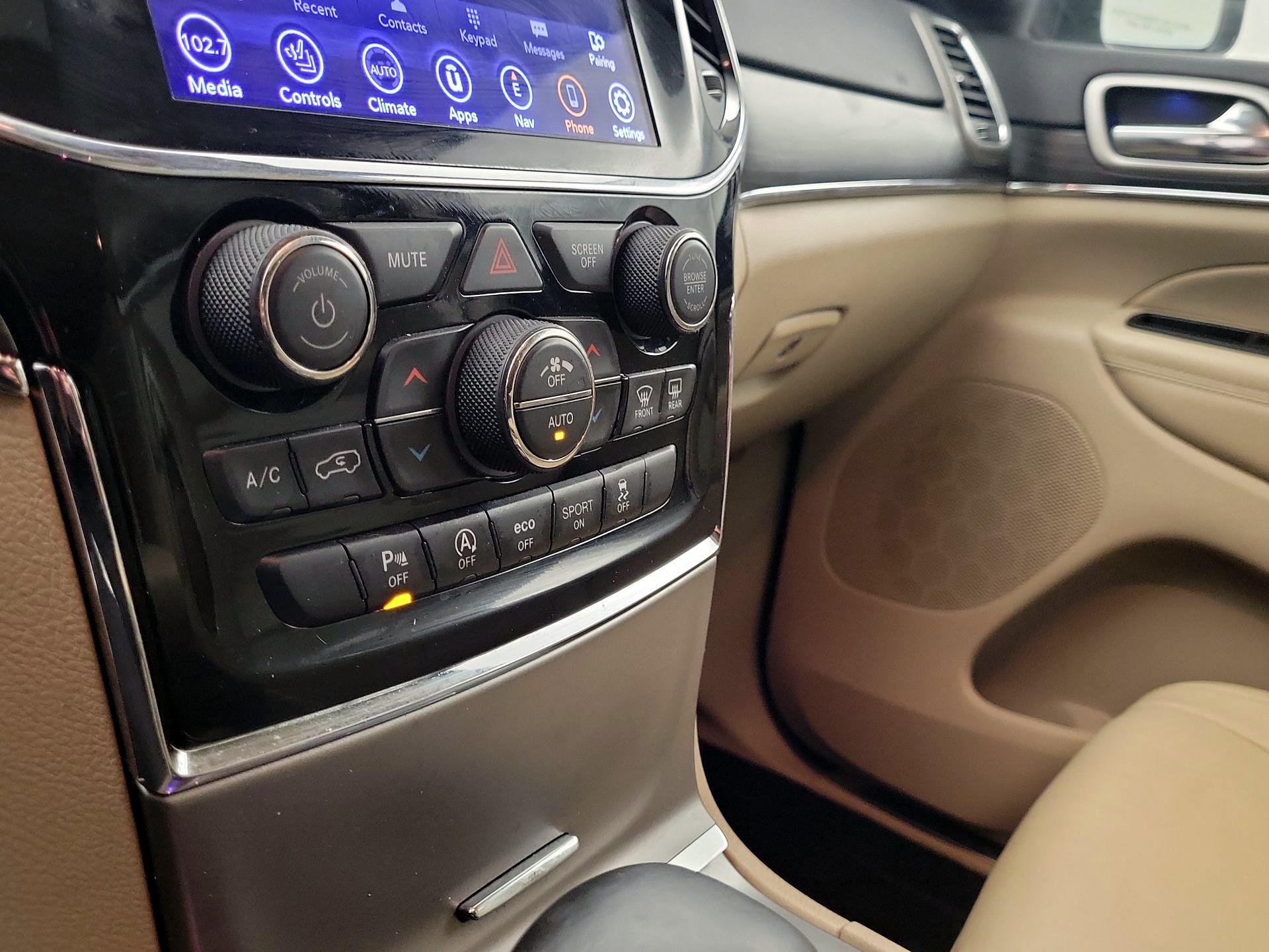 Thumbnail: 2020 Jeep Grand Cherokee - 17