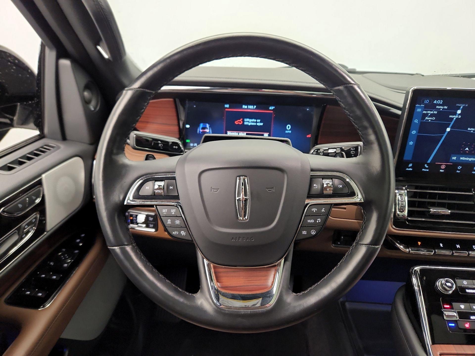 Thumbnail: 2023 Lincoln Navigator - 10