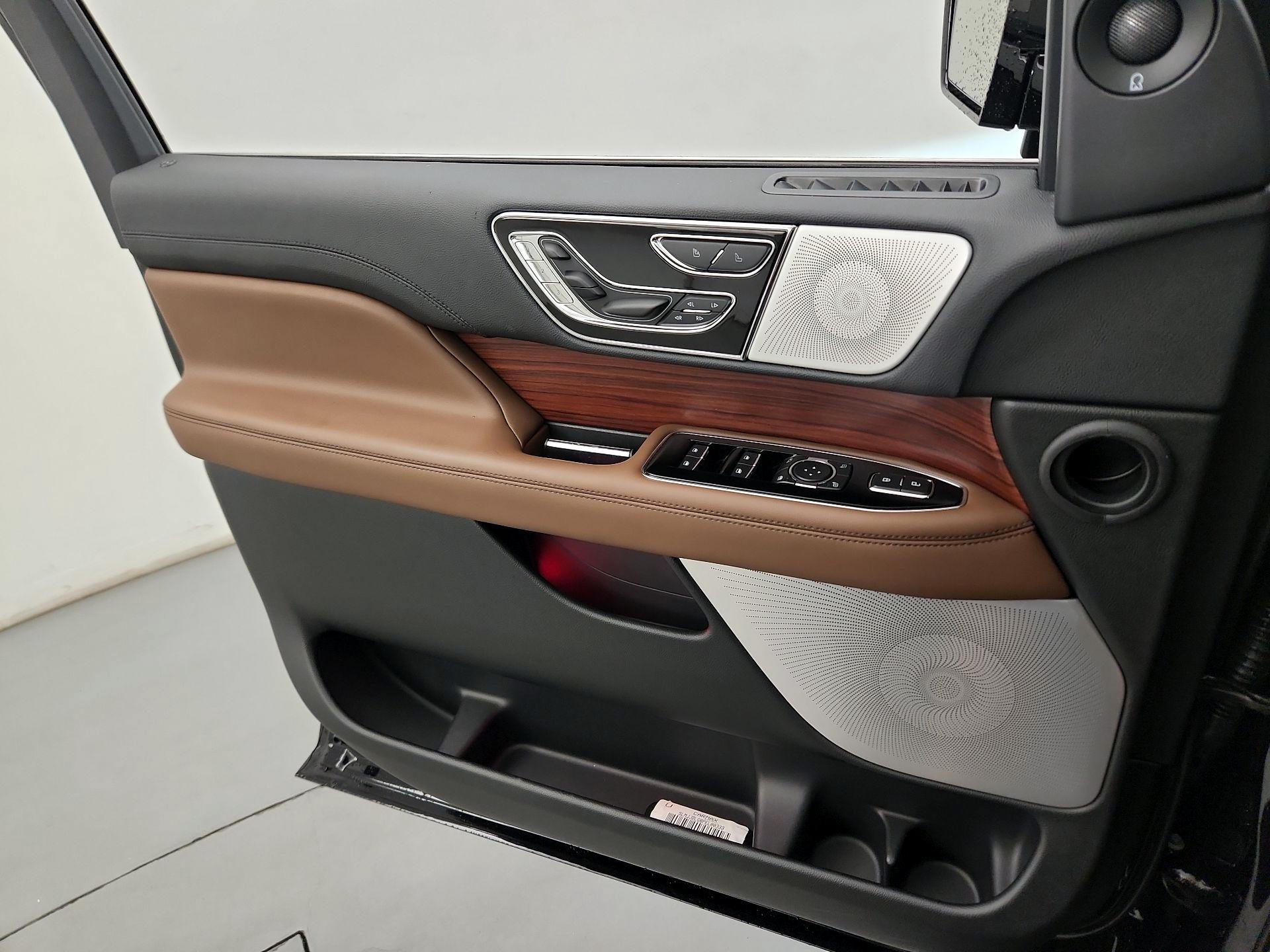 Thumbnail: 2023 Lincoln Navigator - 12