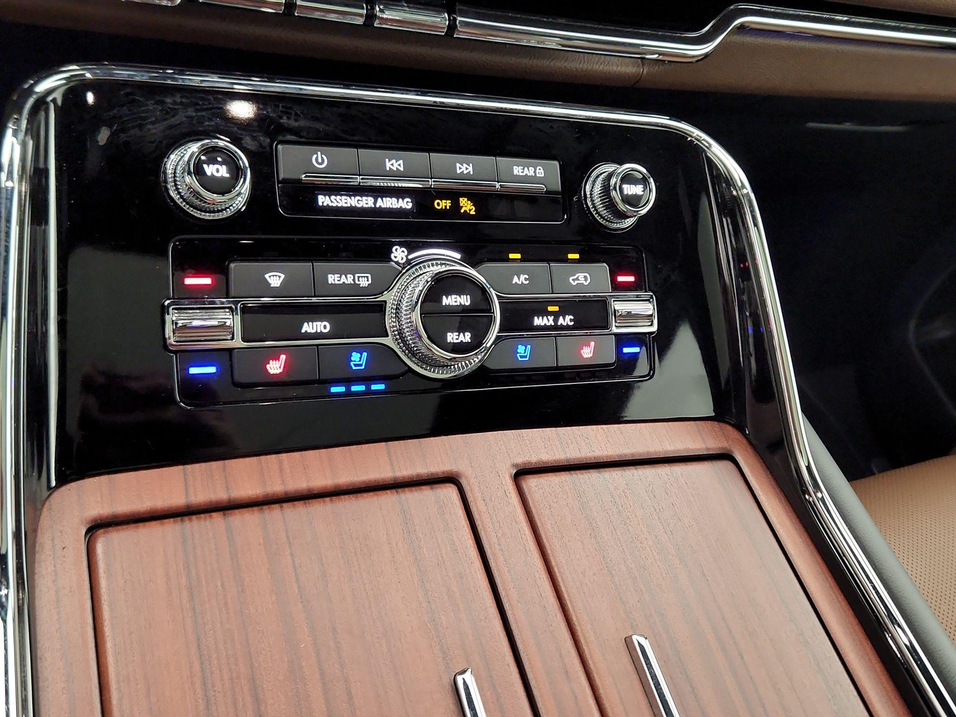 Thumbnail: 2023 Lincoln Navigator - 17