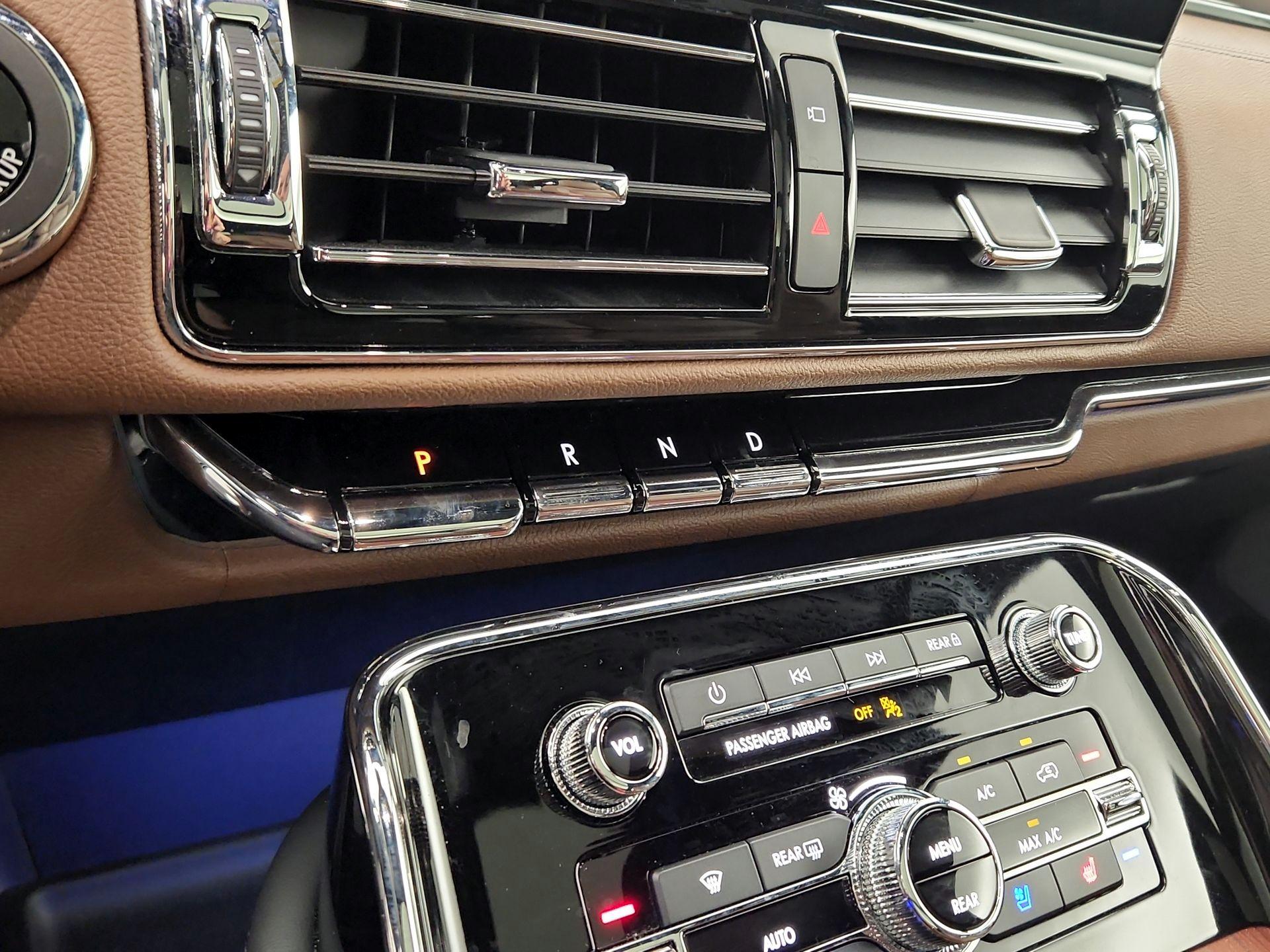 Thumbnail: 2023 Lincoln Navigator - 18