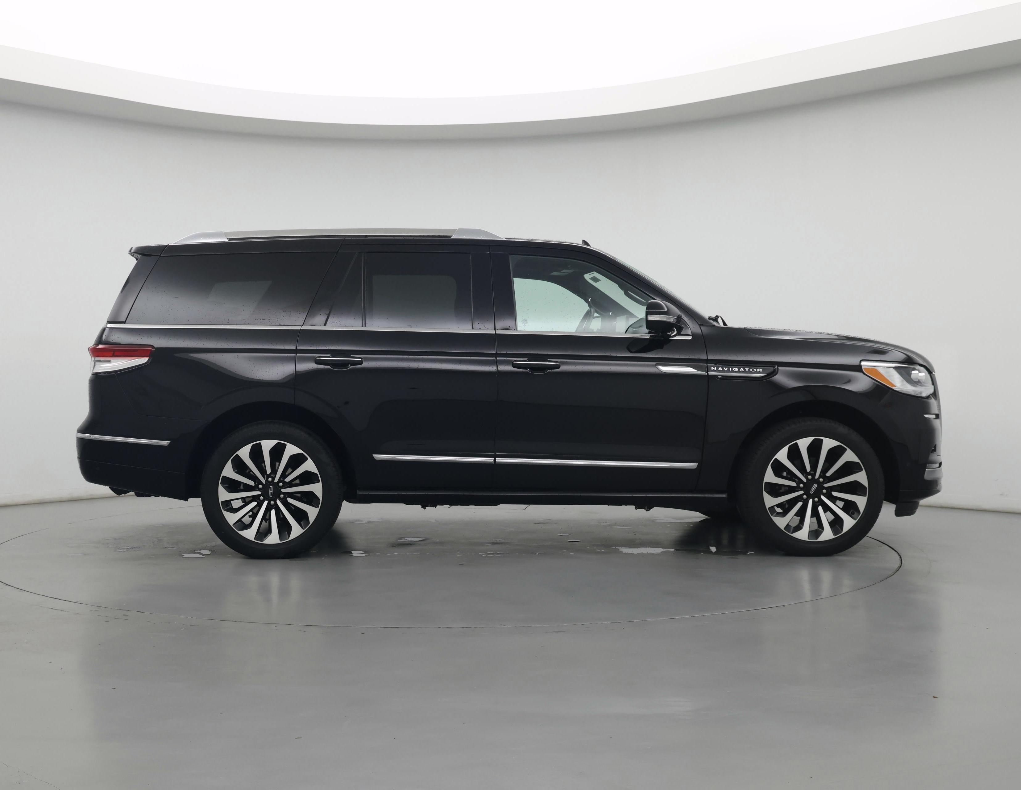 Thumbnail: 2023 Lincoln Navigator - 7