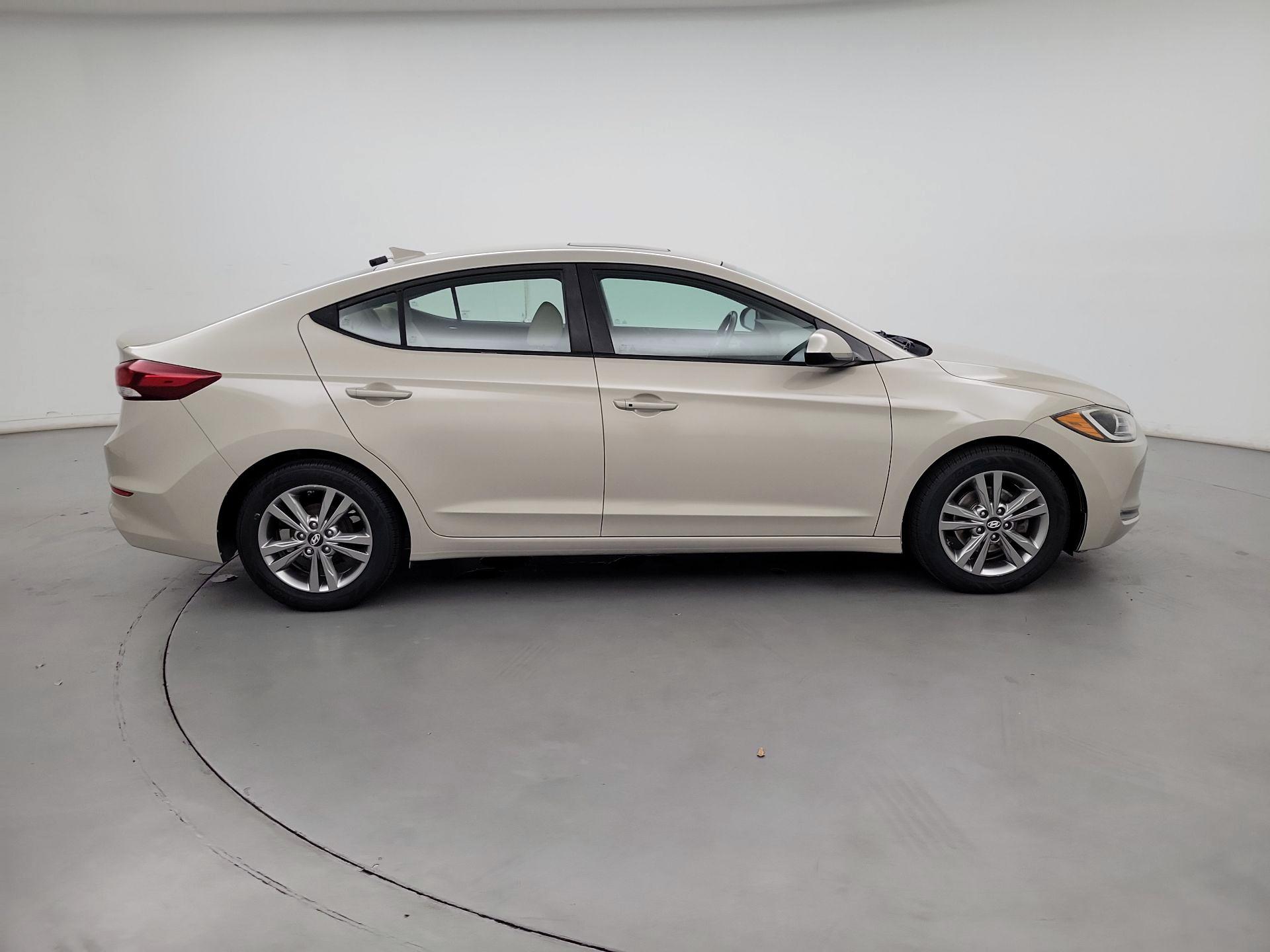 Thumbnail: 2017 Hyundai Elantra - 4