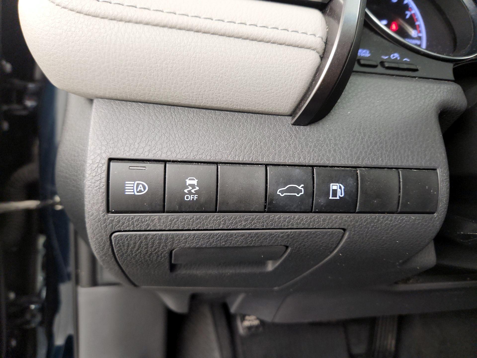 Thumbnail: 2018 Toyota Camry - 13