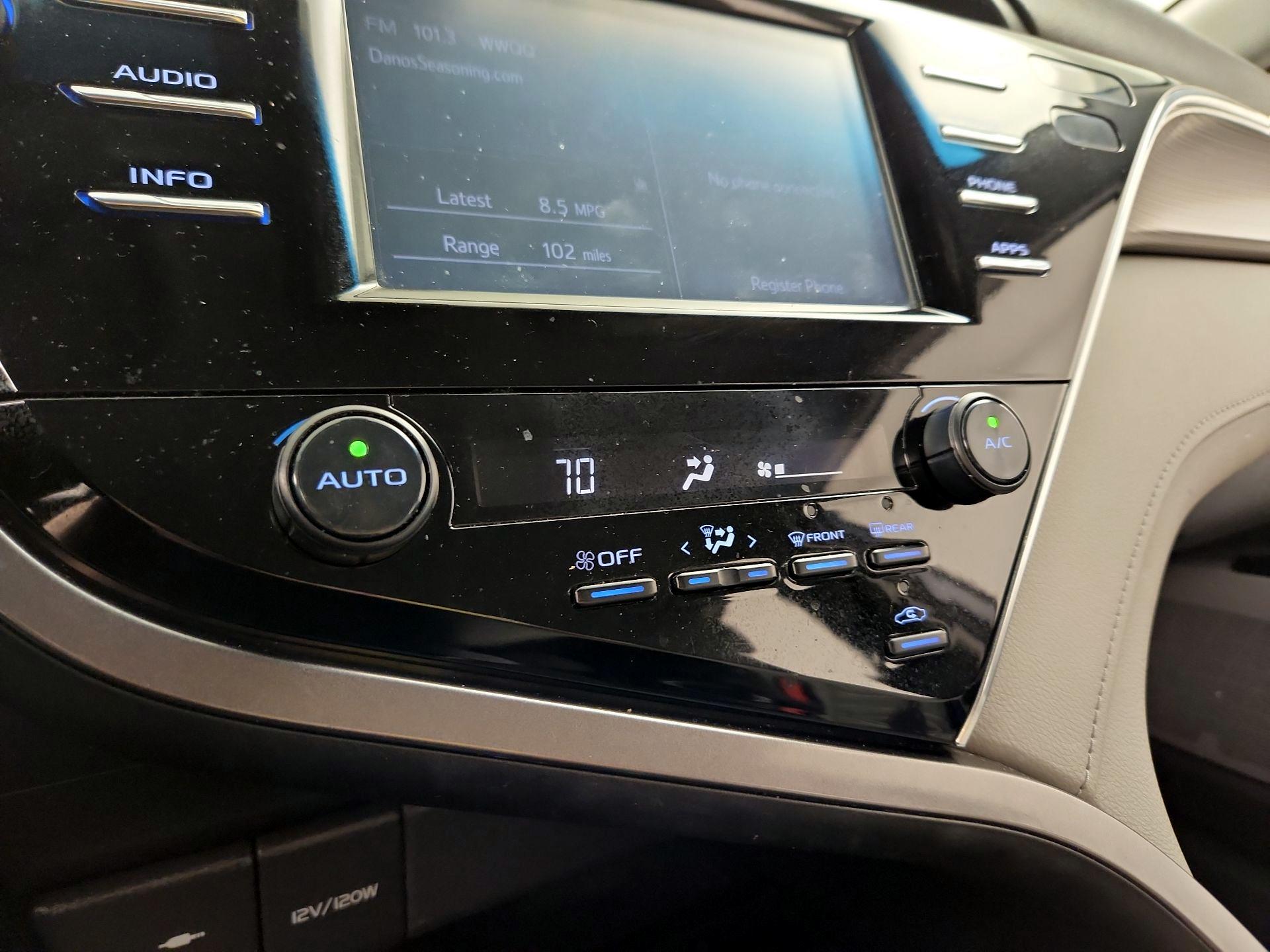 Thumbnail: 2018 Toyota Camry - 16