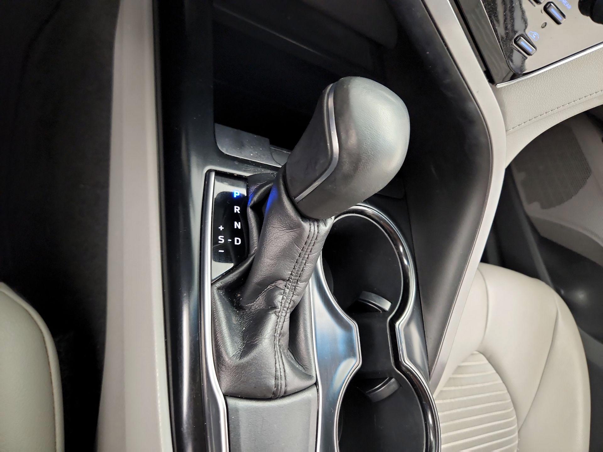 Thumbnail: 2018 Toyota Camry - 17