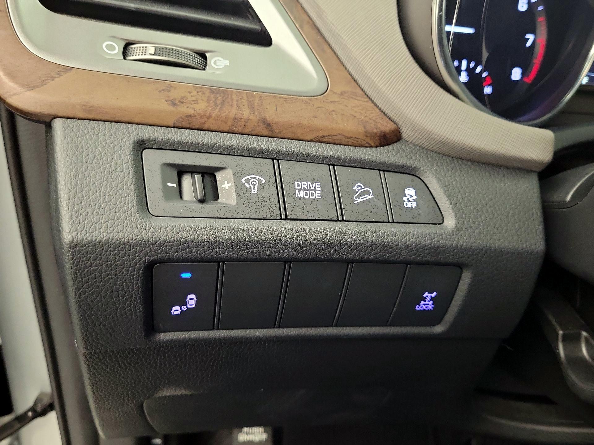 Thumbnail: 2018 Hyundai Santa Fe - 11