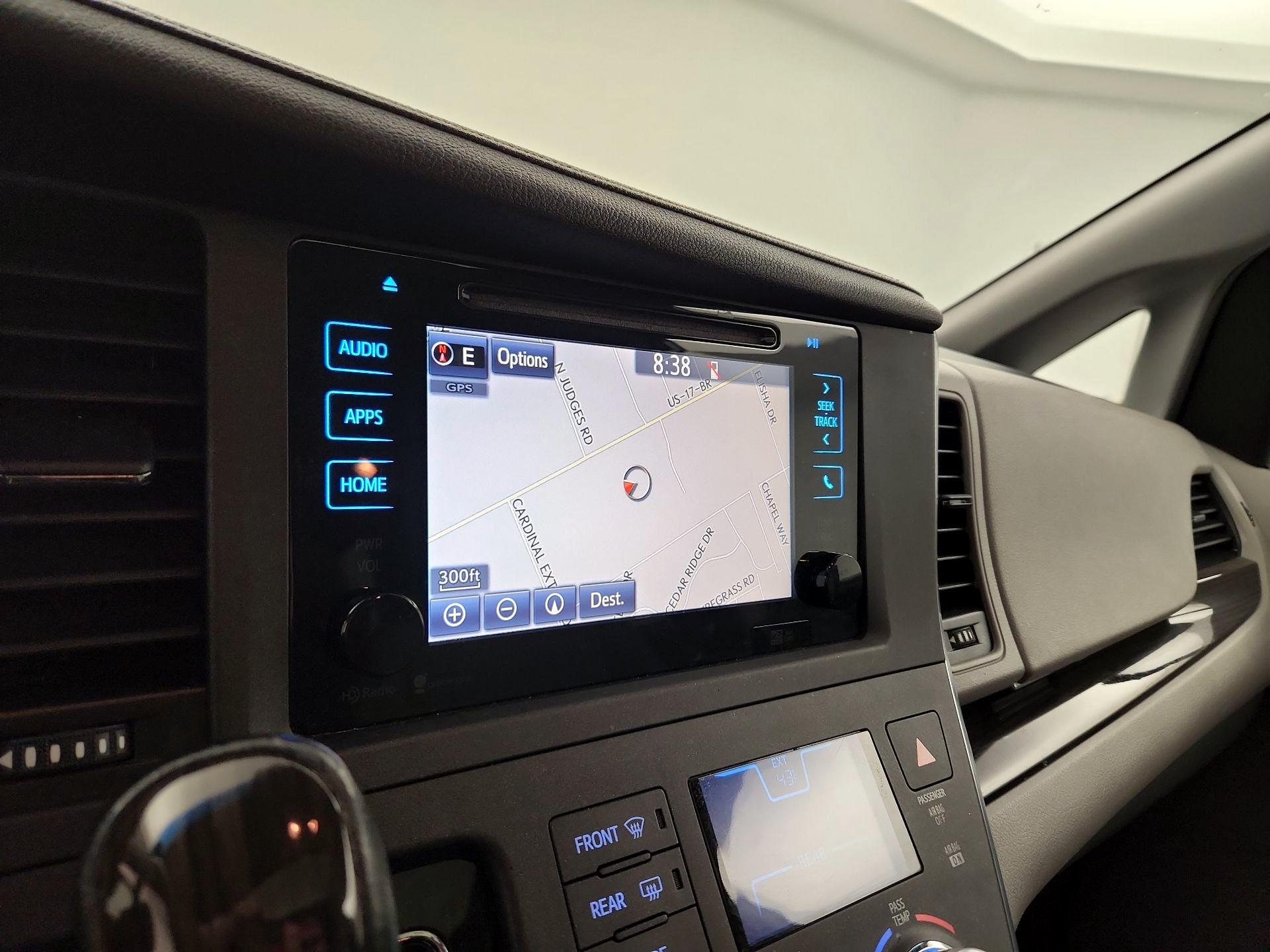 Thumbnail: 2015 Toyota Sienna - 12