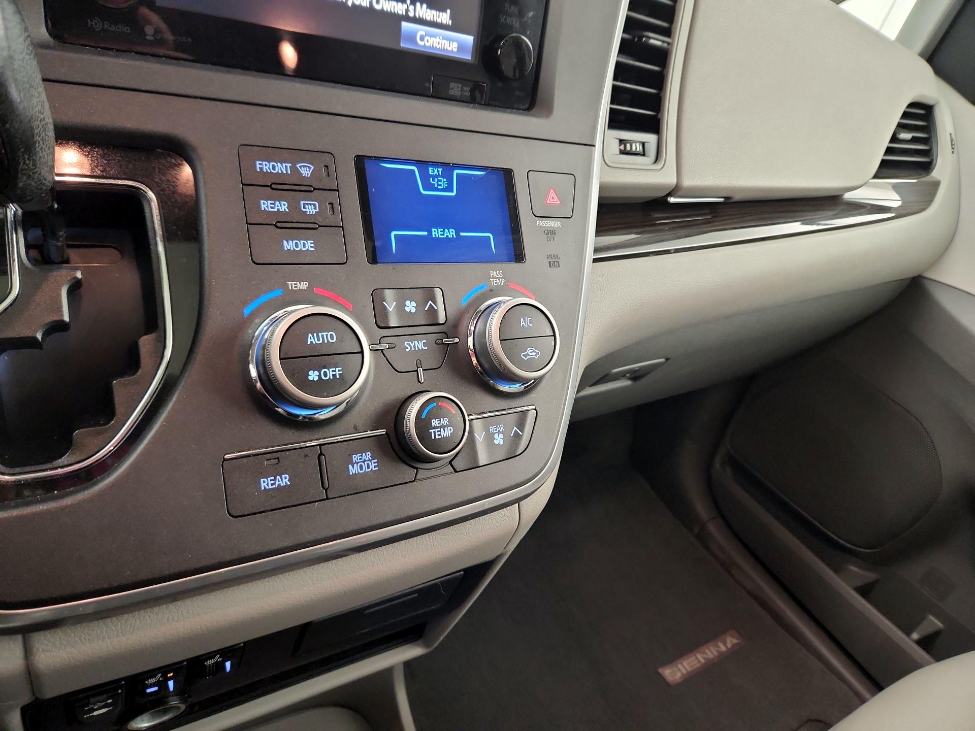 Thumbnail: 2015 Toyota Sienna - 15