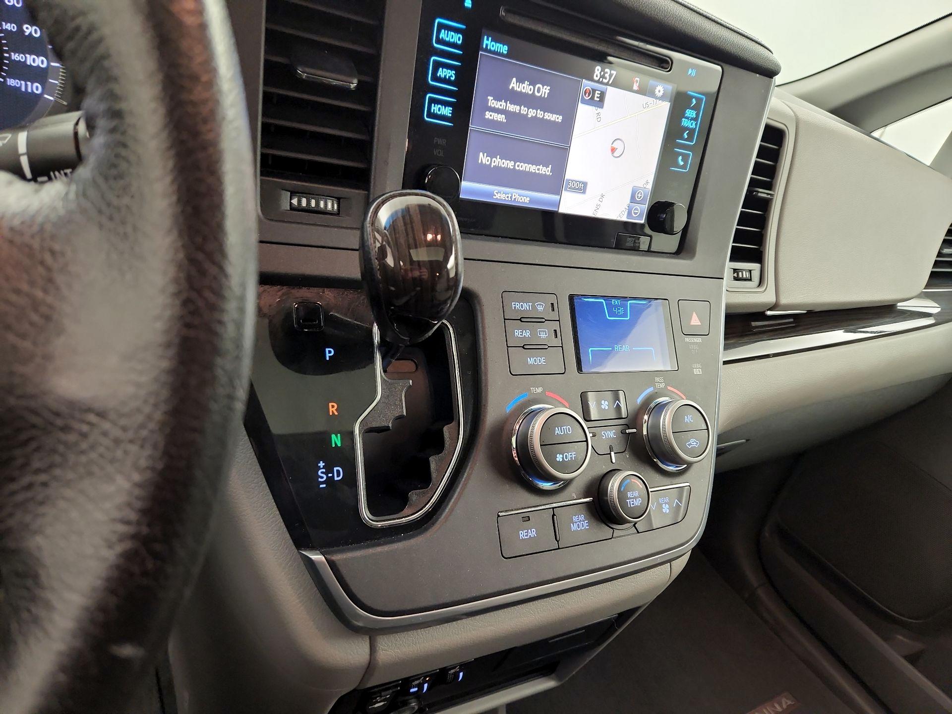 Thumbnail: 2015 Toyota Sienna - 16