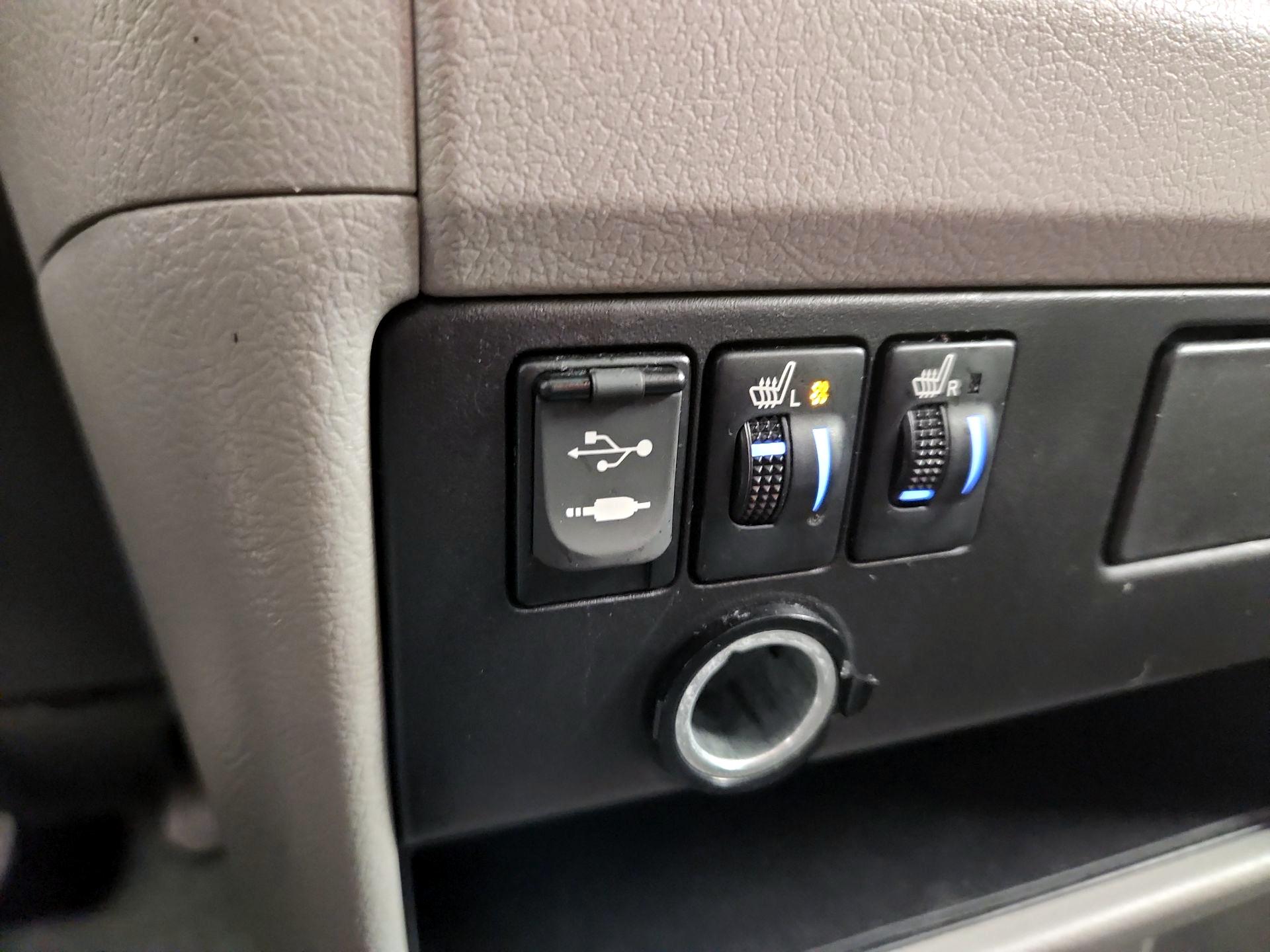 Thumbnail: 2015 Toyota Sienna - 17