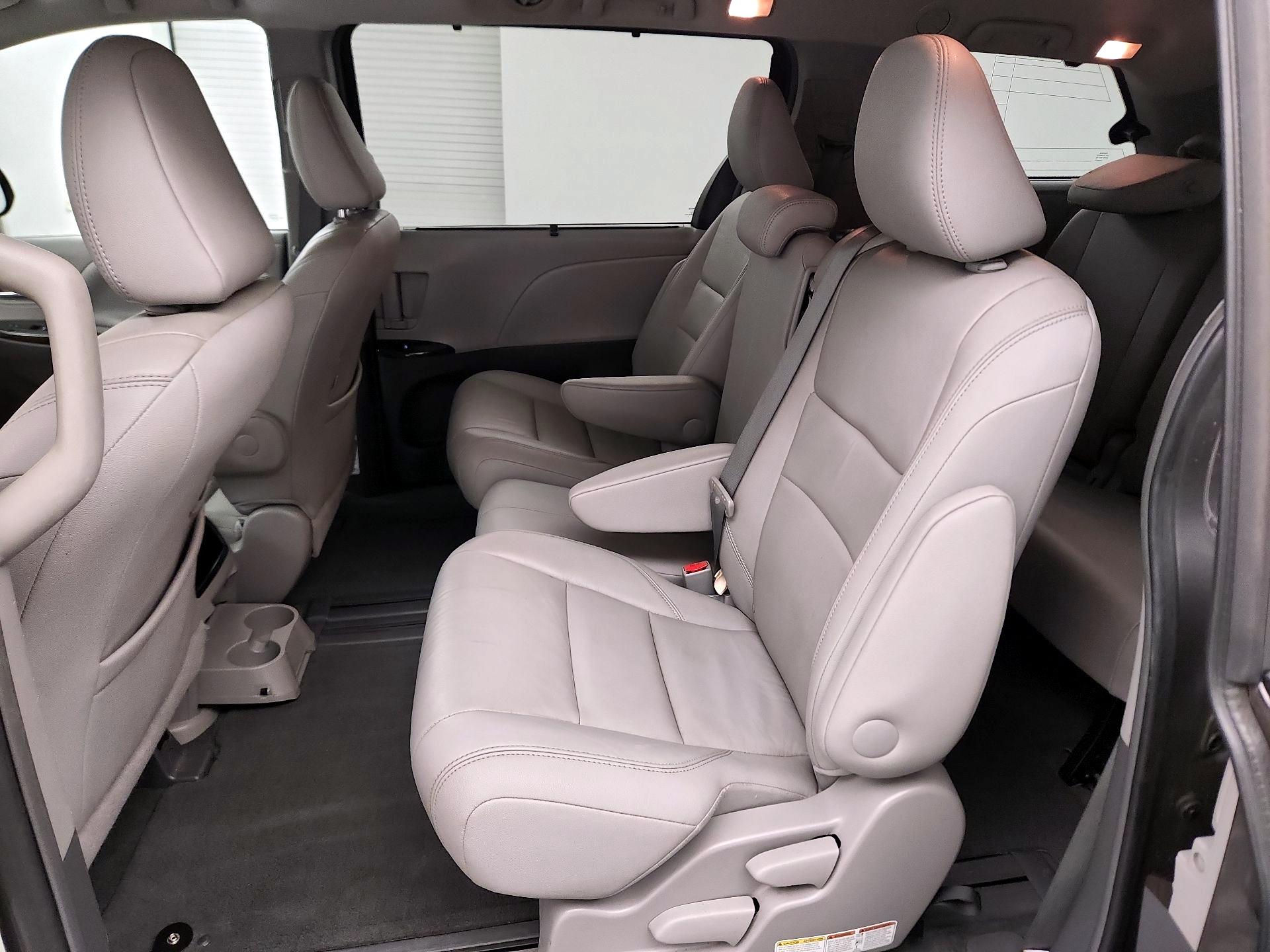 Thumbnail: 2015 Toyota Sienna - 19