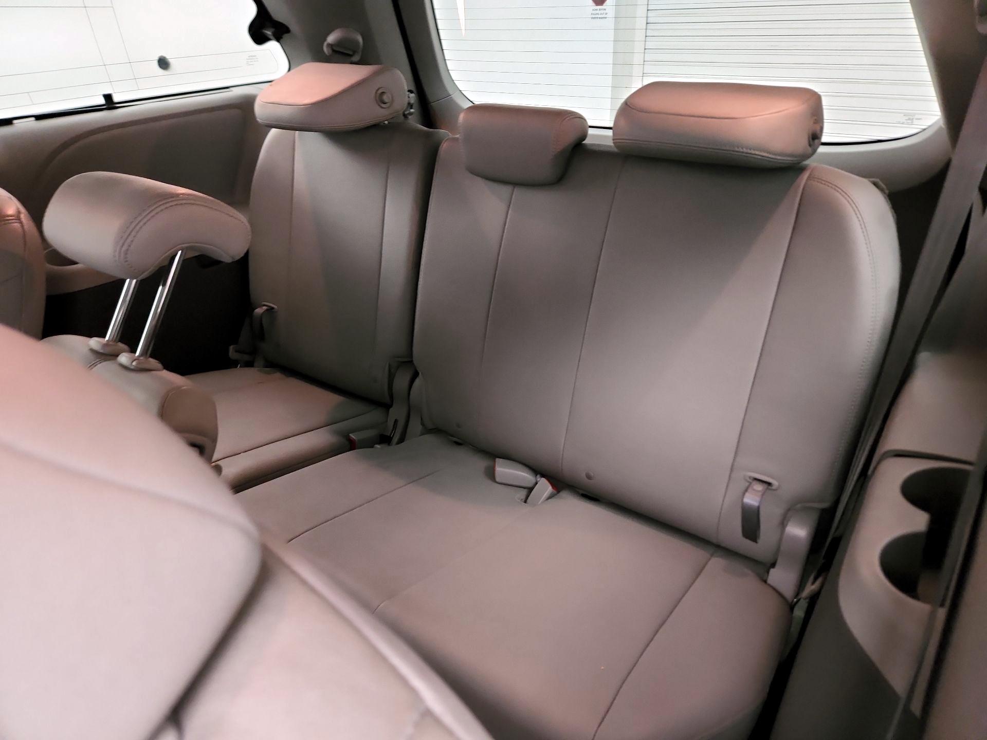 Thumbnail: 2015 Toyota Sienna - 20