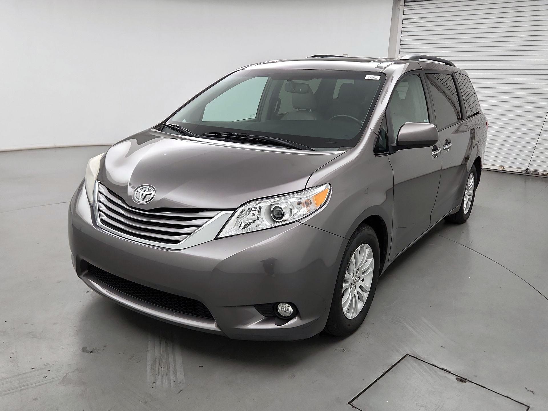 Thumbnail: 2015 Toyota Sienna - 3