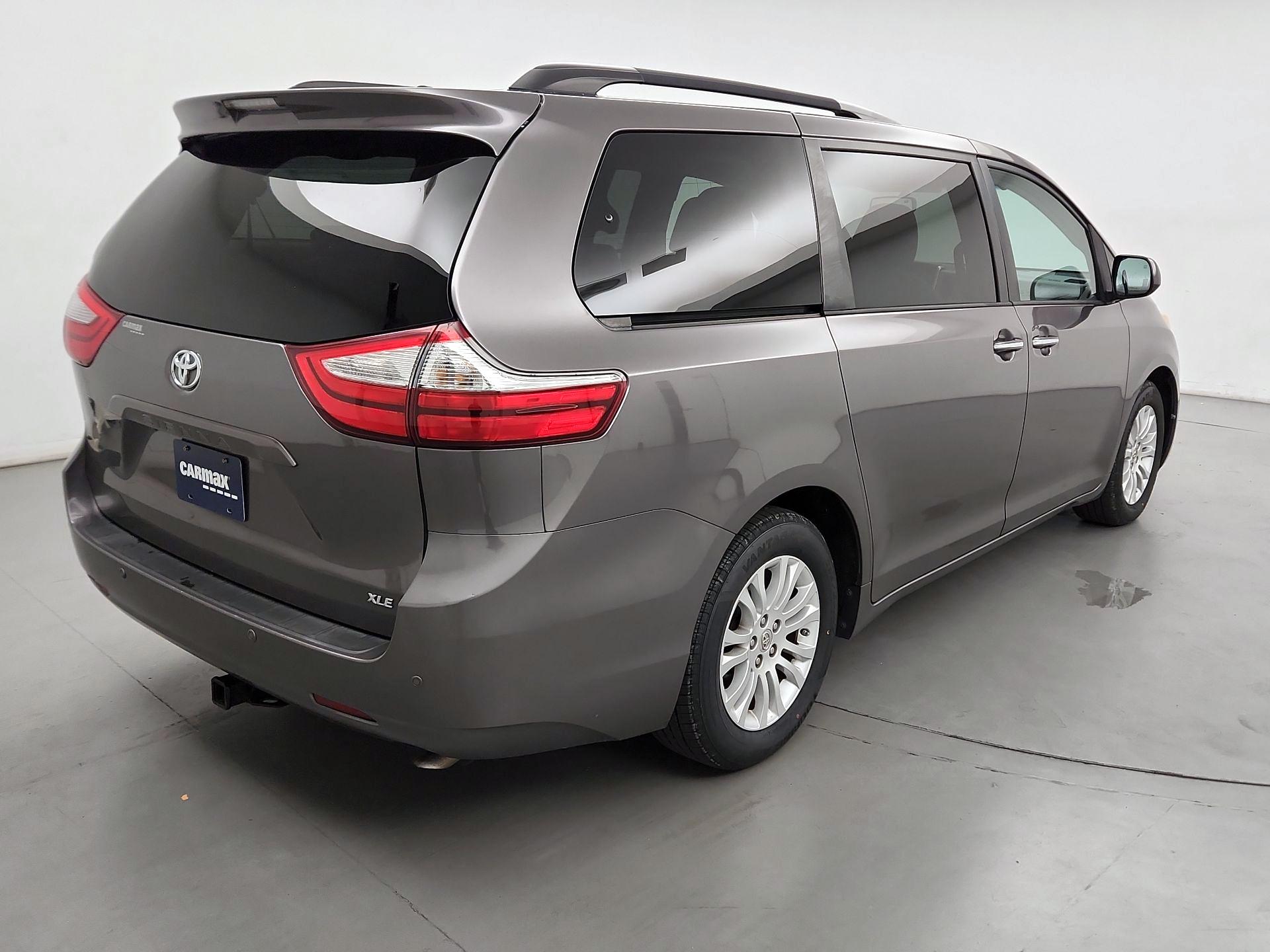 Thumbnail: 2015 Toyota Sienna - 5