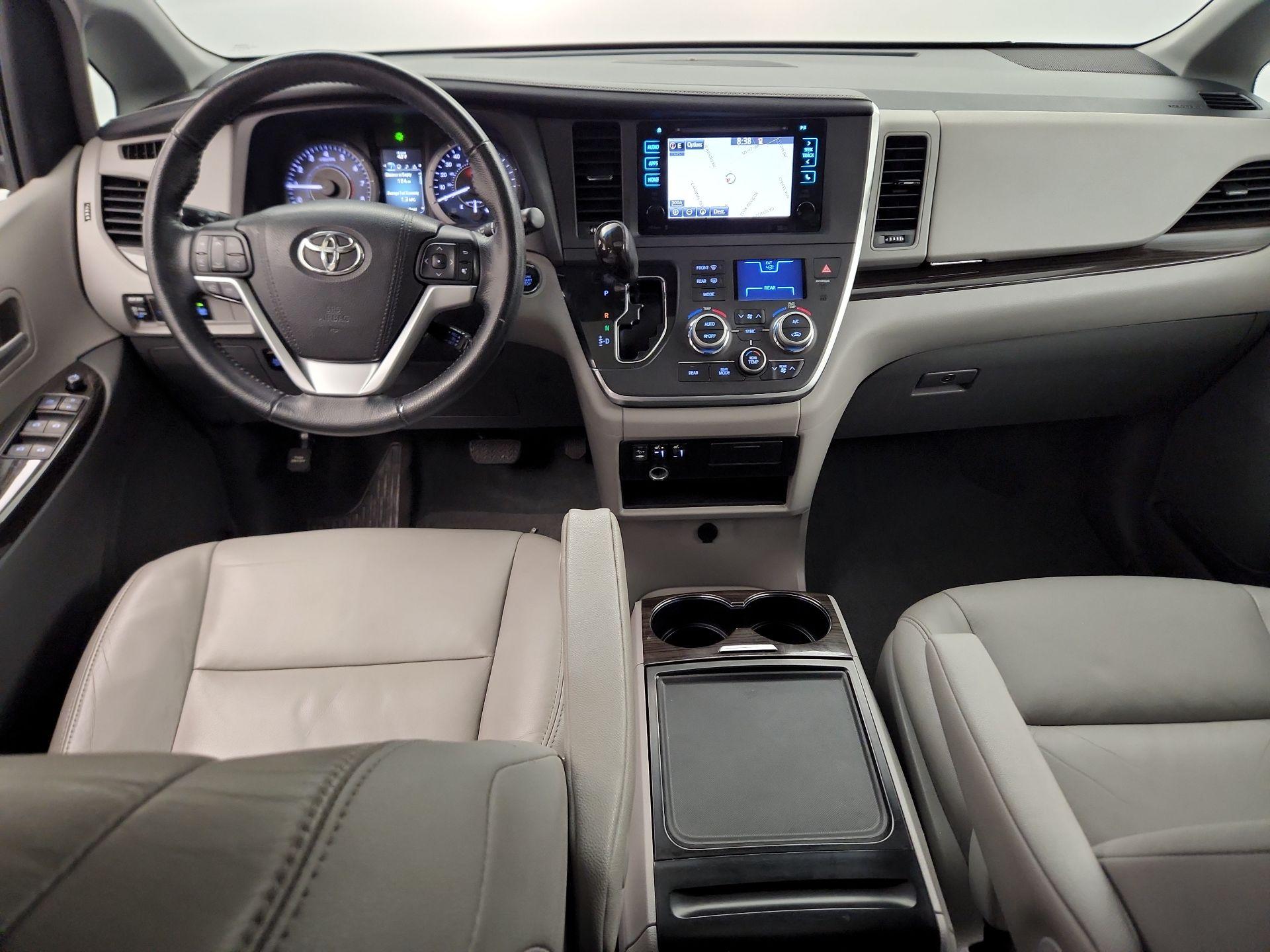 Thumbnail: 2015 Toyota Sienna - 8