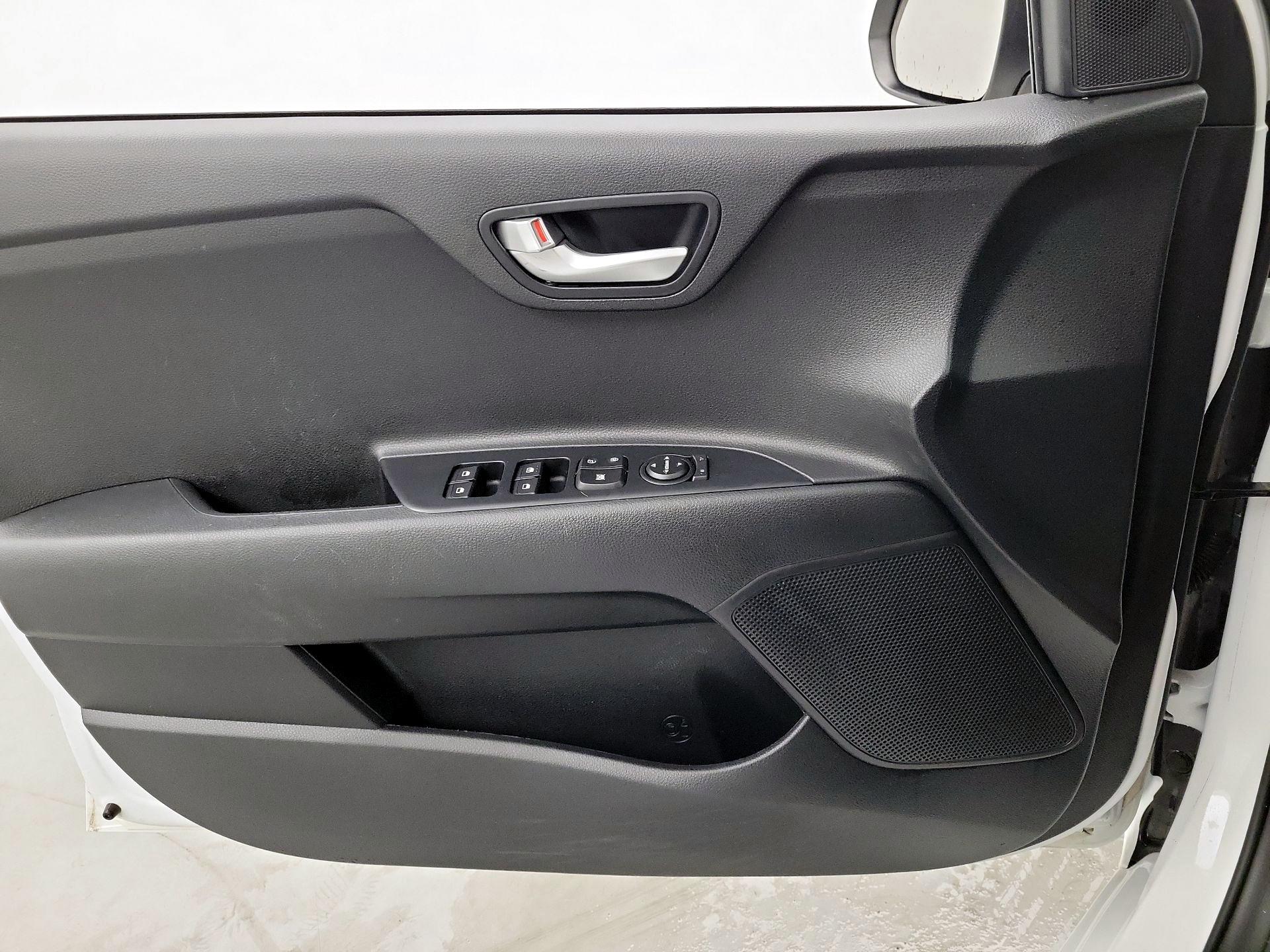 Thumbnail: 2021 Kia Rio - 10