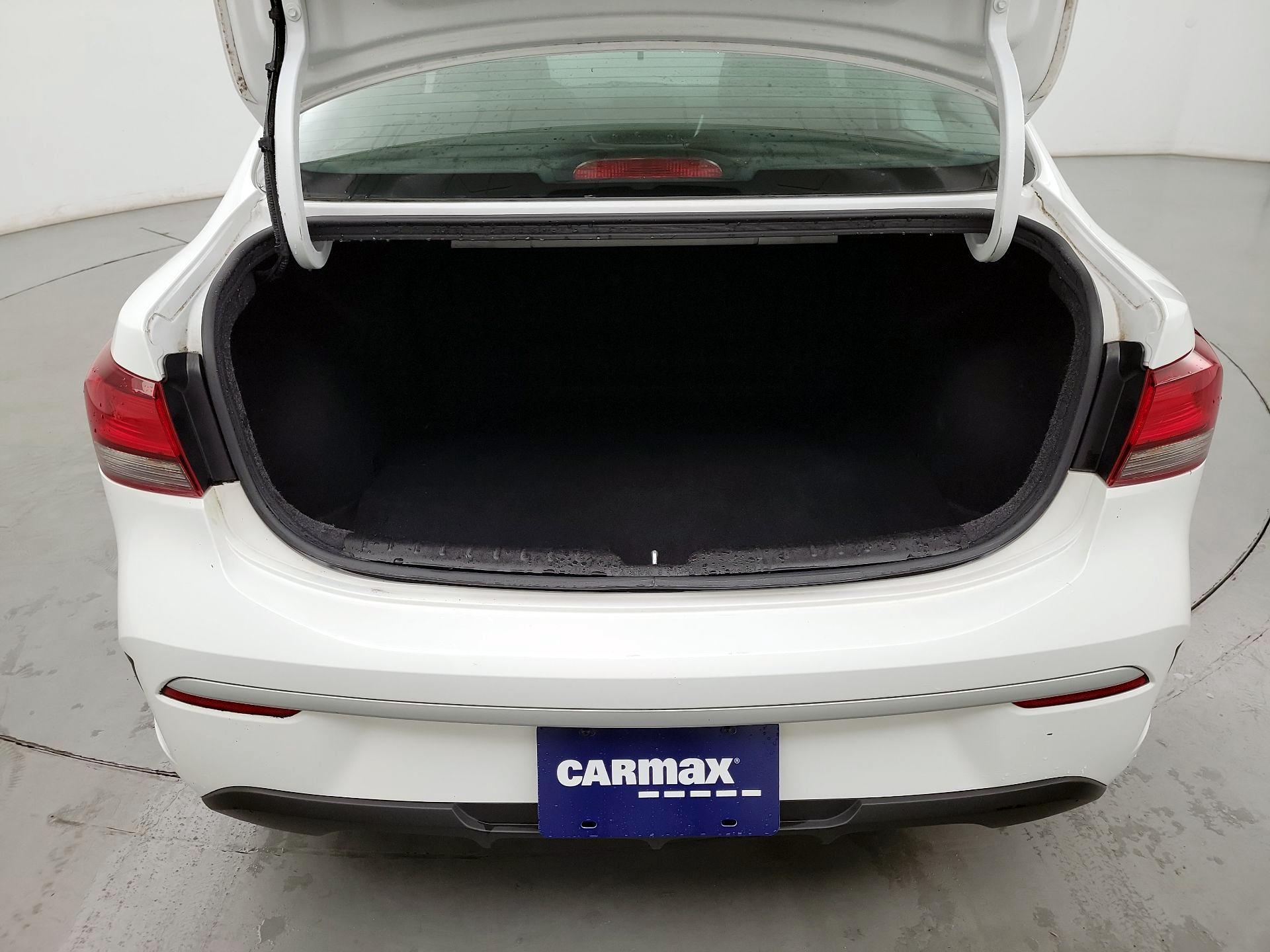 Thumbnail: 2021 Kia Rio - 17