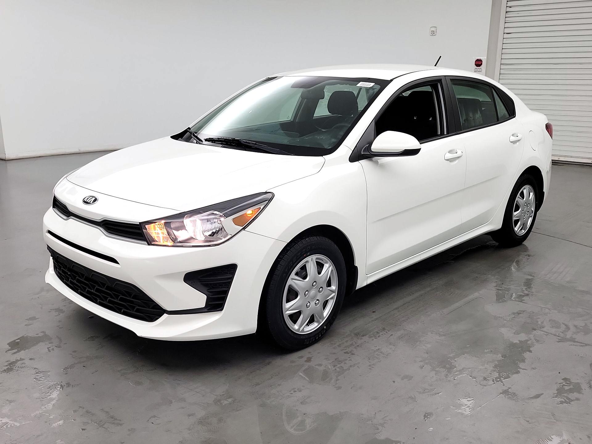 Thumbnail: 2021 Kia Rio - 3