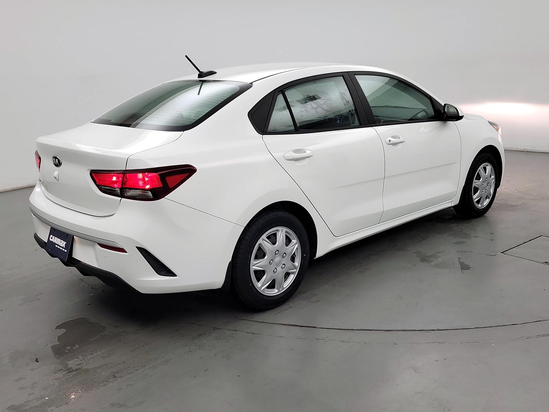 Thumbnail: 2021 Kia Rio - 5