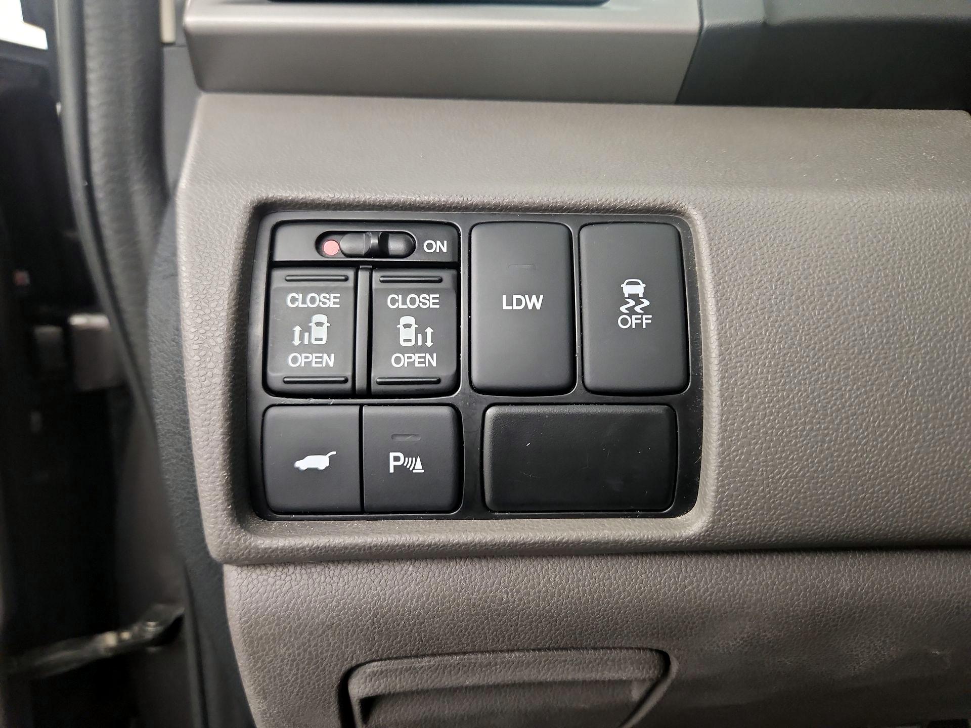 Thumbnail: 2016 Honda Odyssey - 13