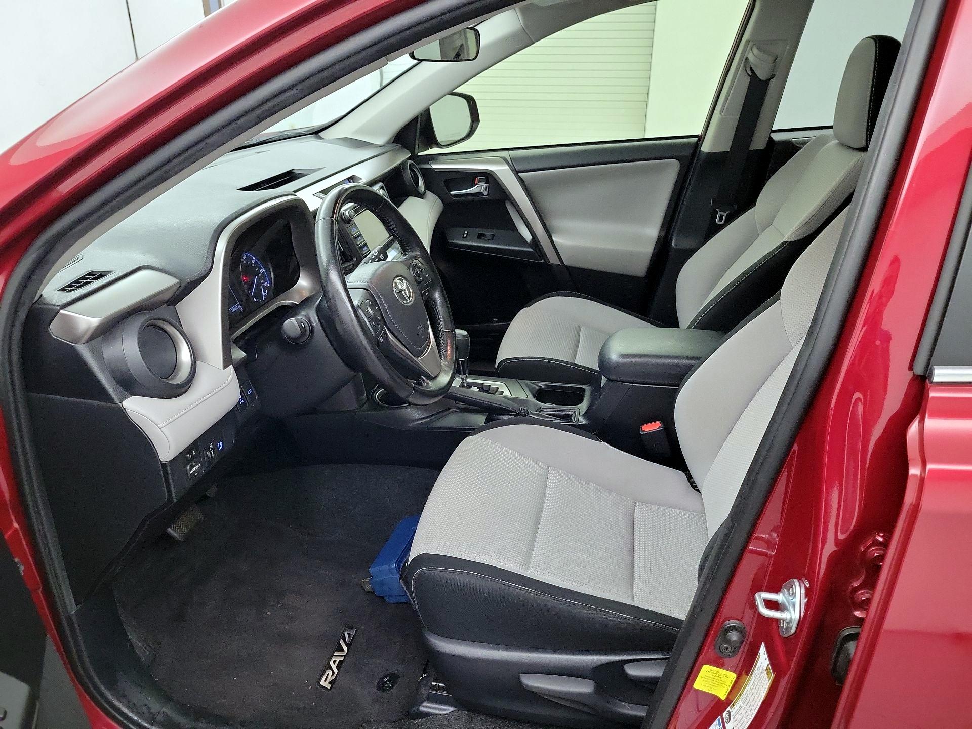 Thumbnail: 2018 Toyota RAV4 - 9