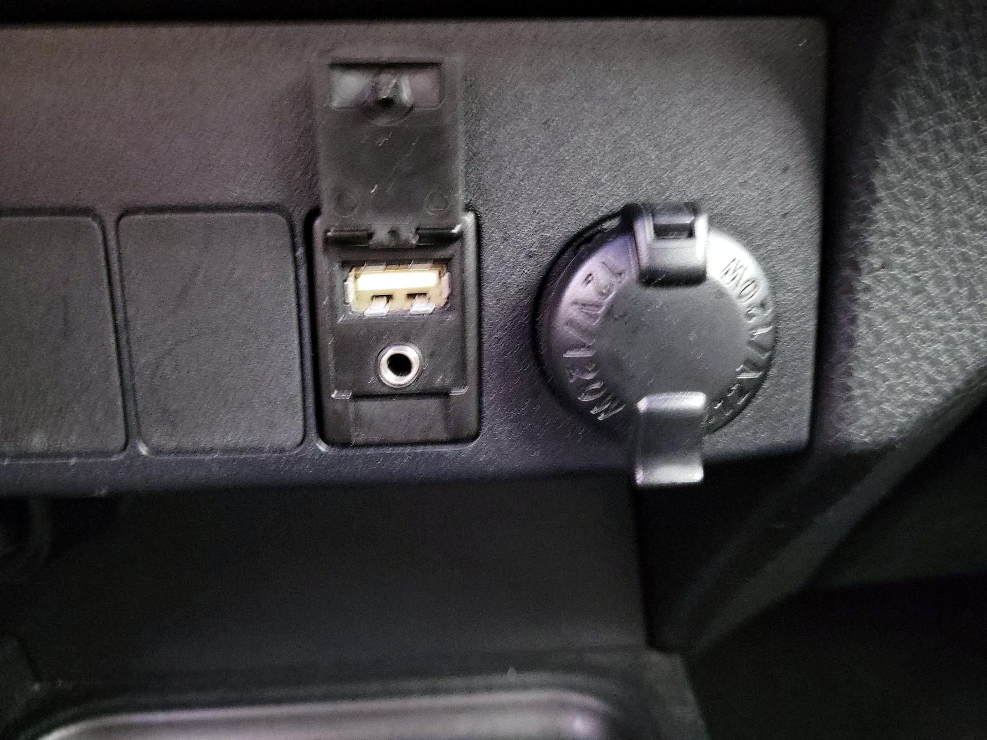 Thumbnail: 2018 Toyota RAV4 - 15