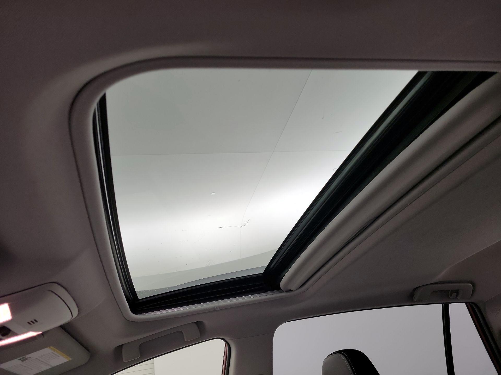 Thumbnail: 2018 Toyota RAV4 - 16