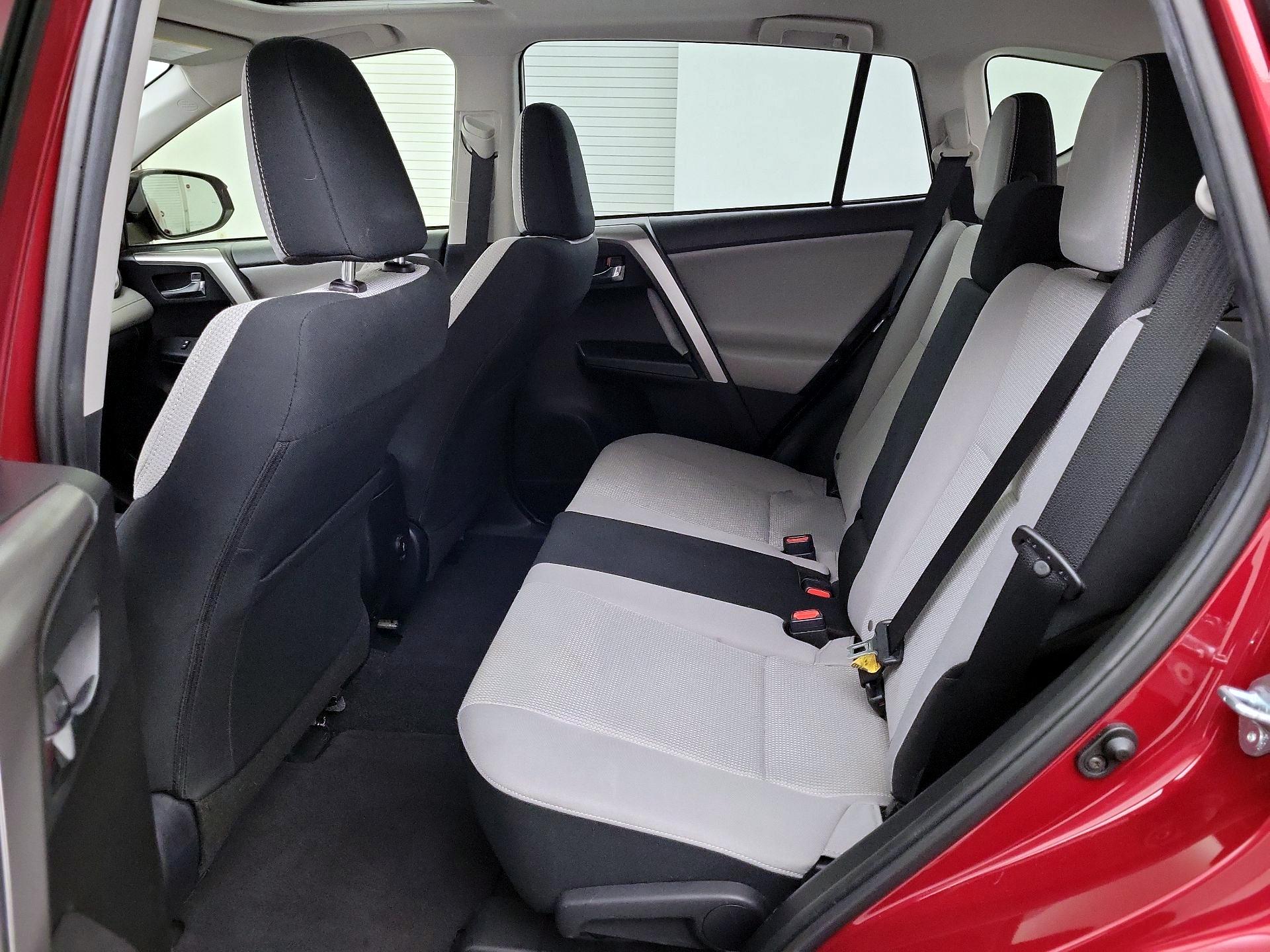 Thumbnail: 2018 Toyota RAV4 - 17