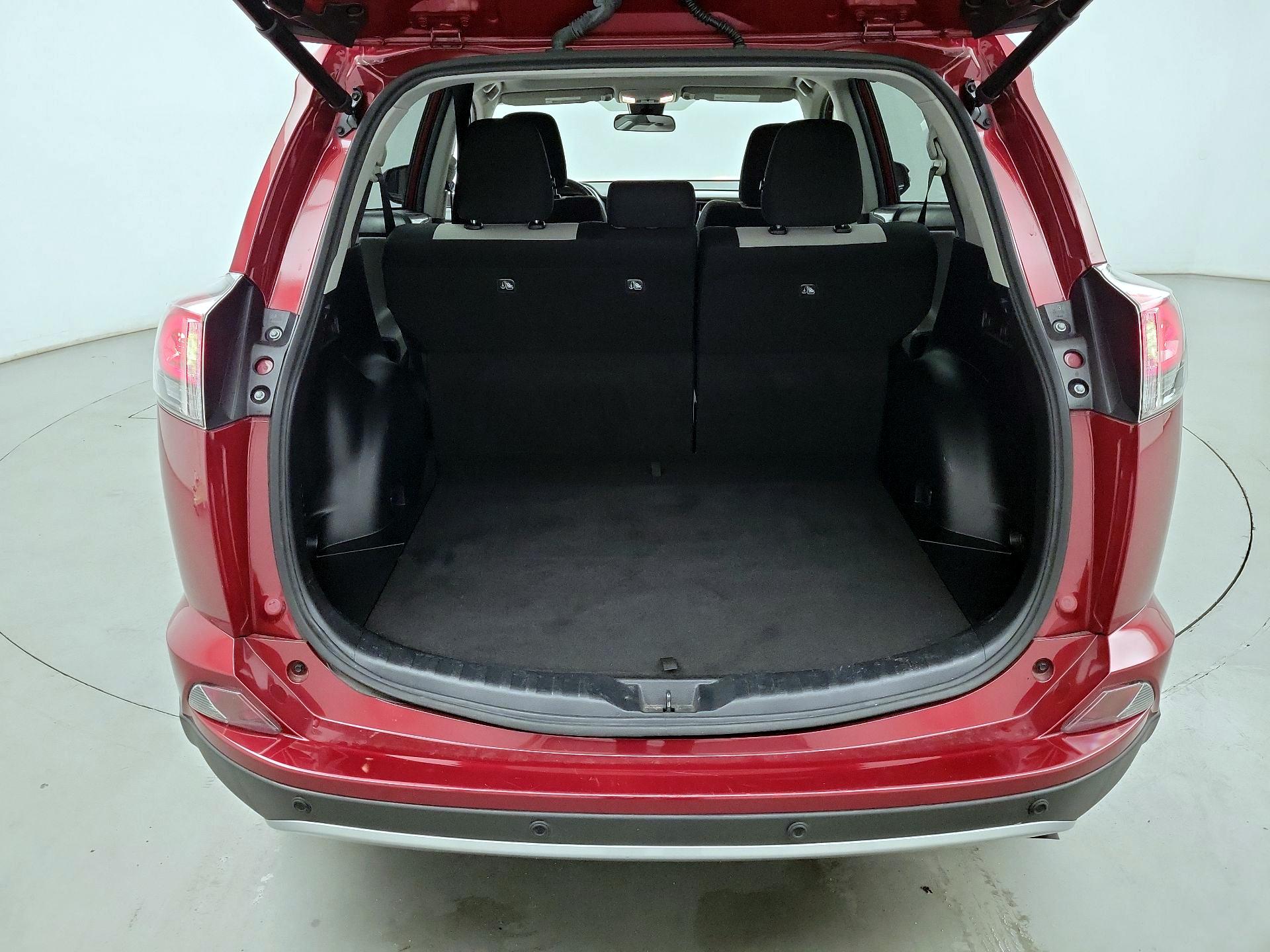 Thumbnail: 2018 Toyota RAV4 - 18