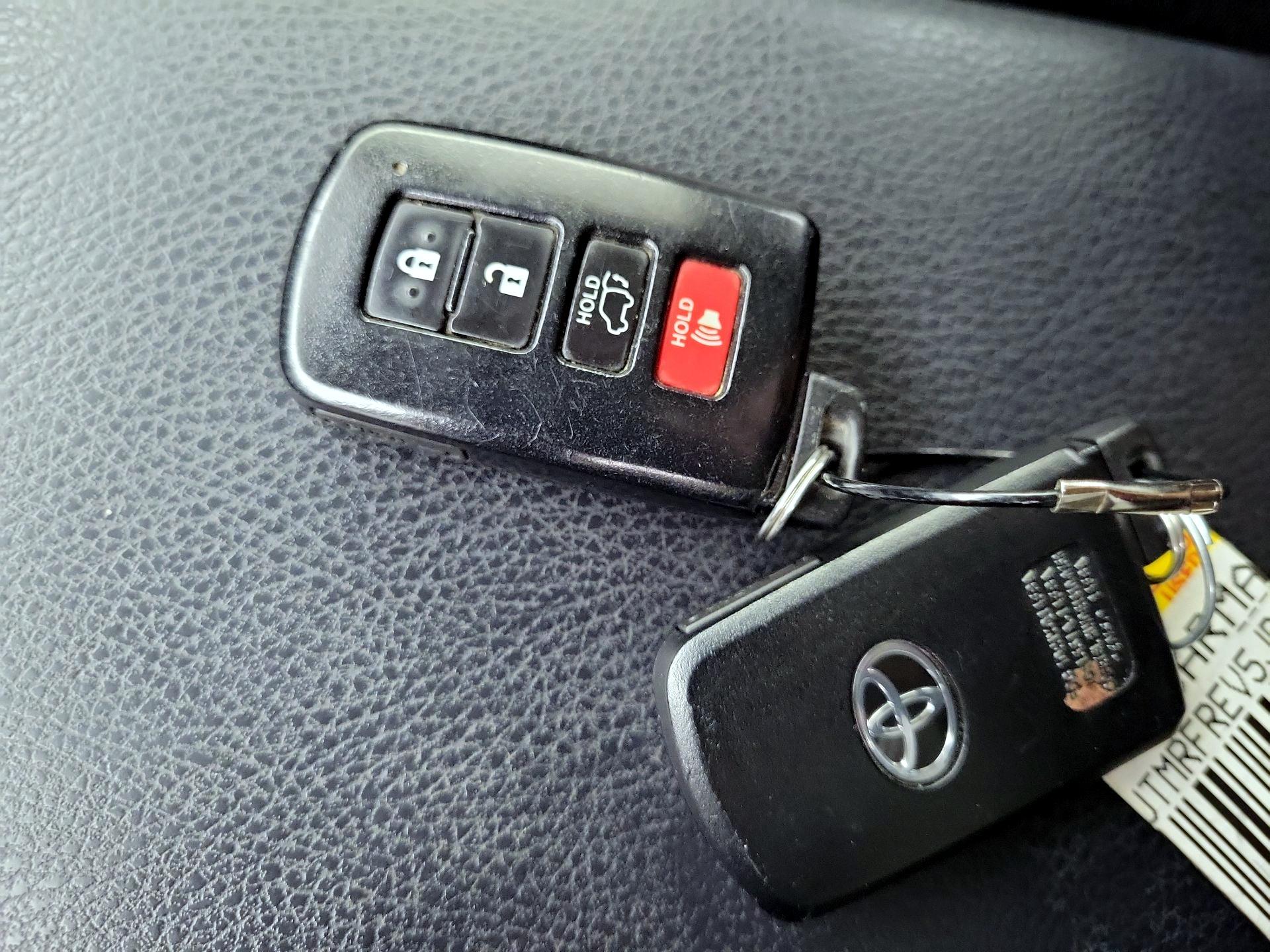 Thumbnail: 2018 Toyota RAV4 - 20