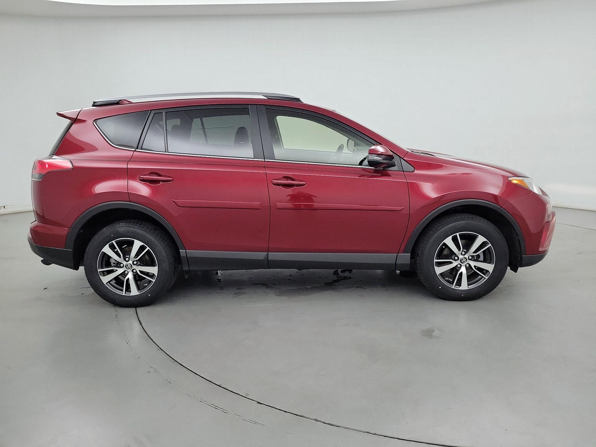 Thumbnail: 2018 Toyota RAV4 - 4