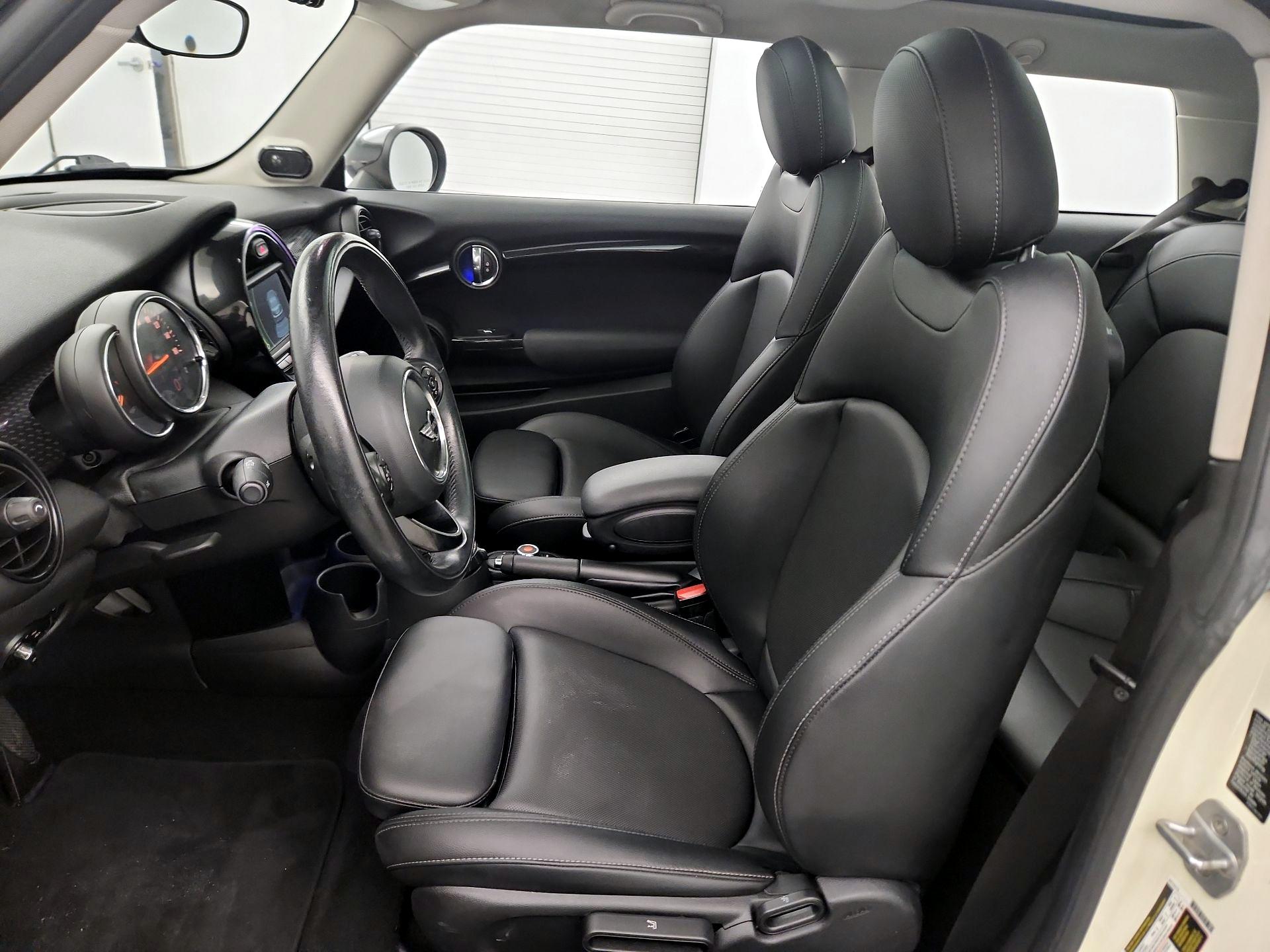 Thumbnail: 2017 MINI Cooper Hardtop - 9