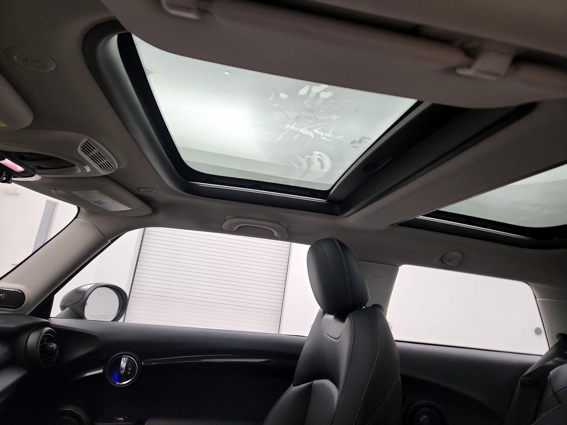 Thumbnail: 2017 MINI Cooper Hardtop - 16