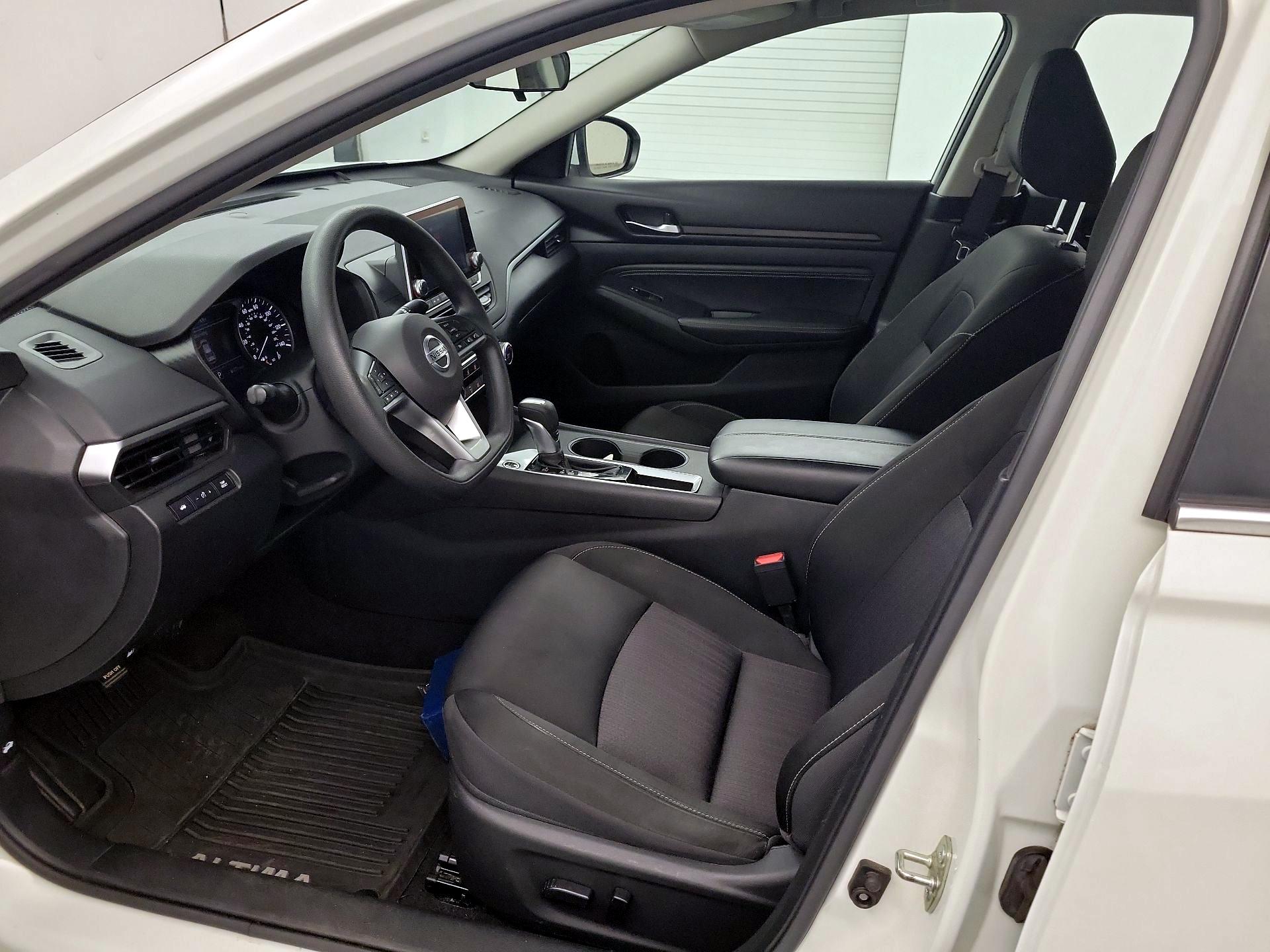 Thumbnail: 2020 Nissan Altima - 9