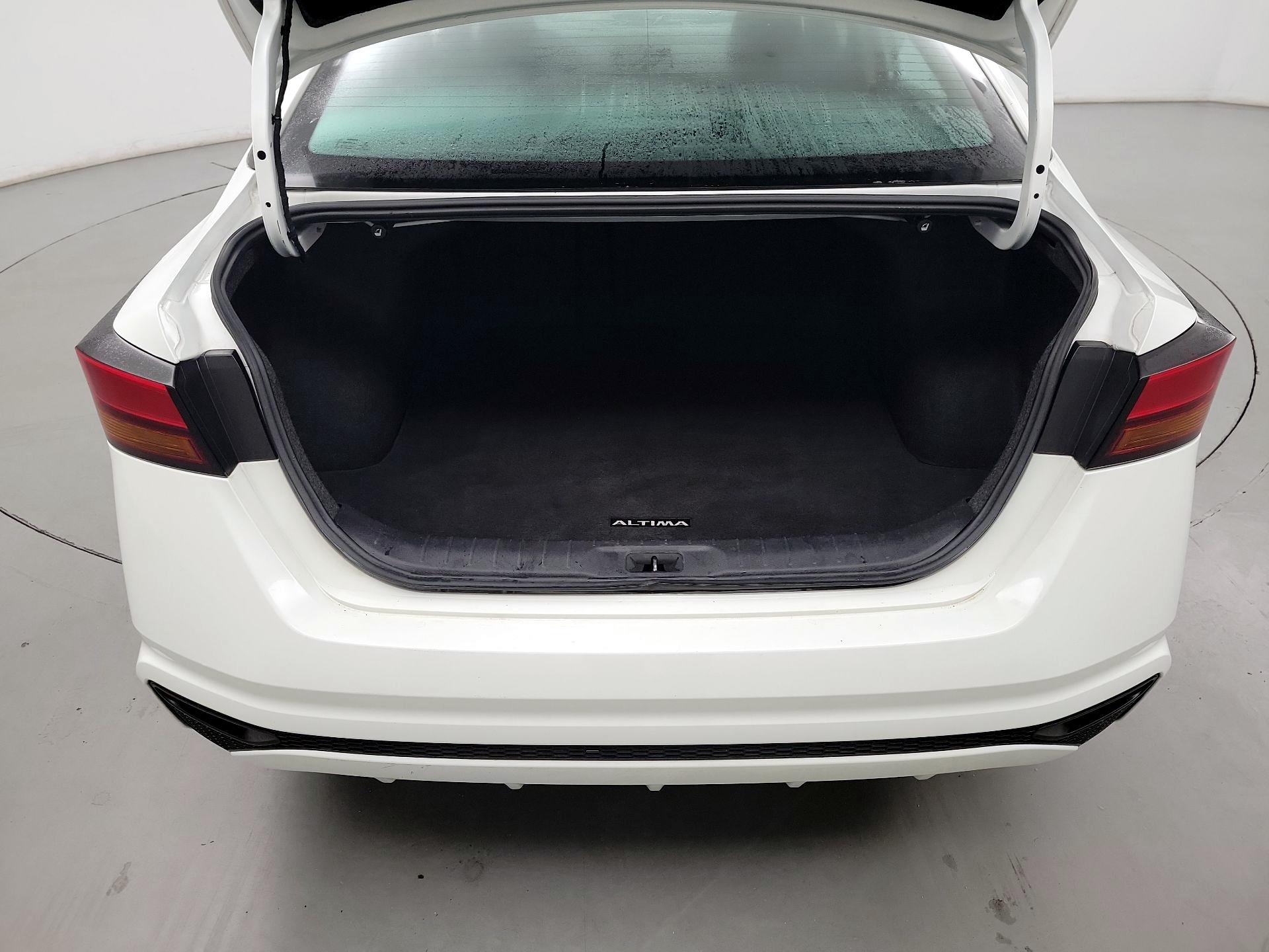 Thumbnail: 2020 Nissan Altima - 17