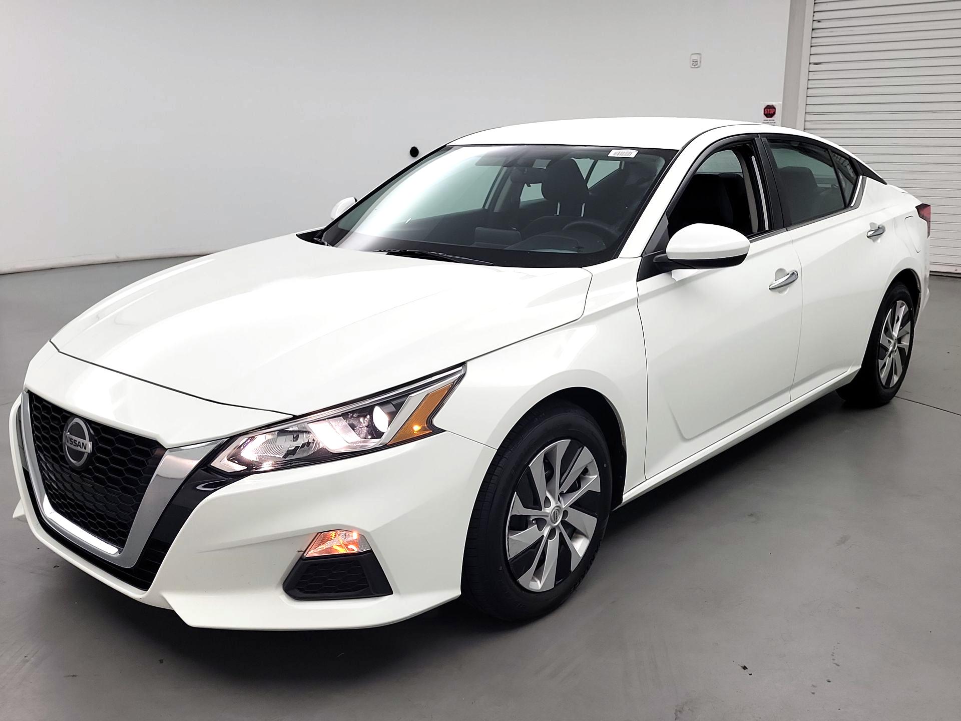 Thumbnail: 2020 Nissan Altima - 3