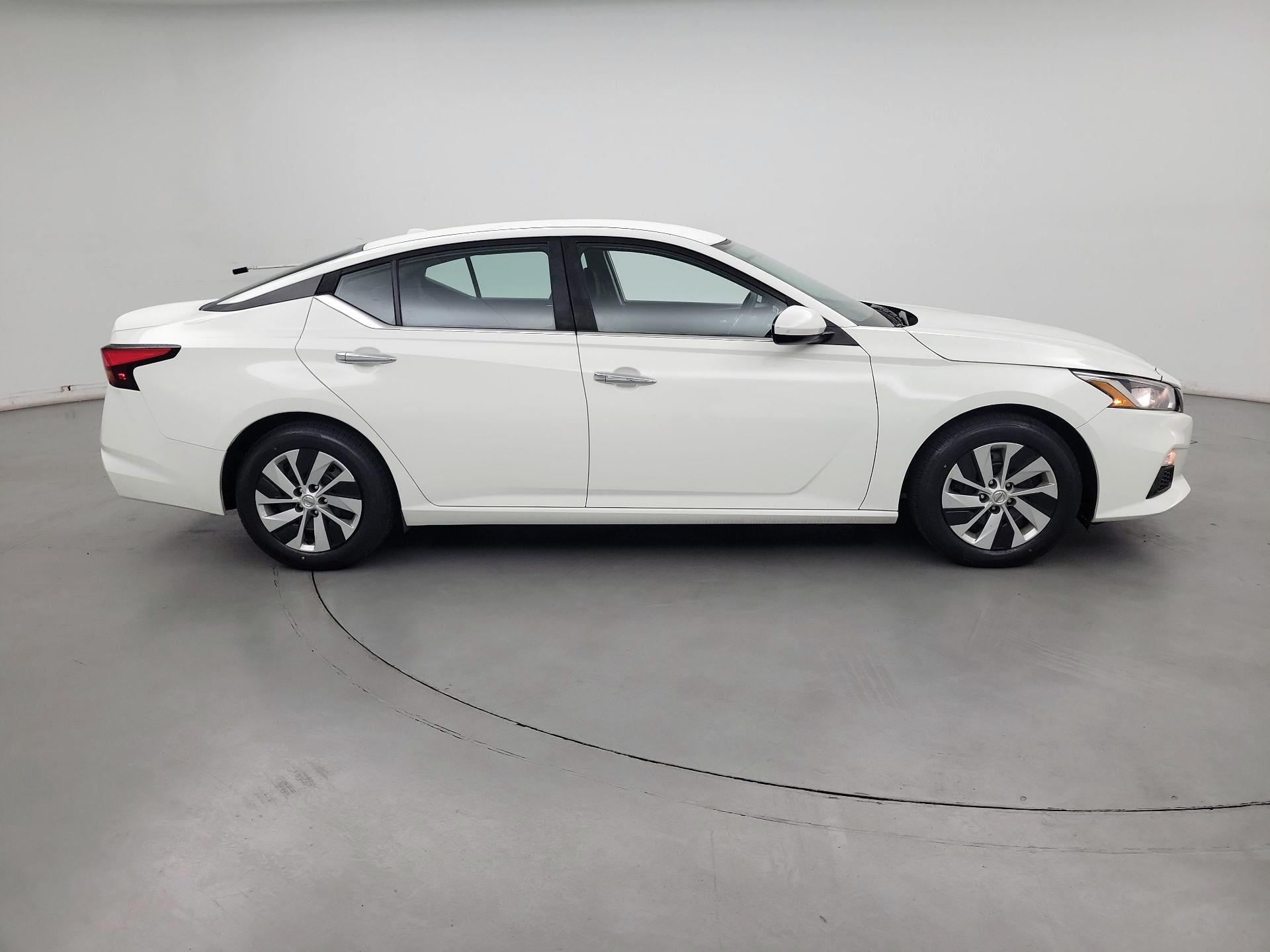 Thumbnail: 2020 Nissan Altima - 4