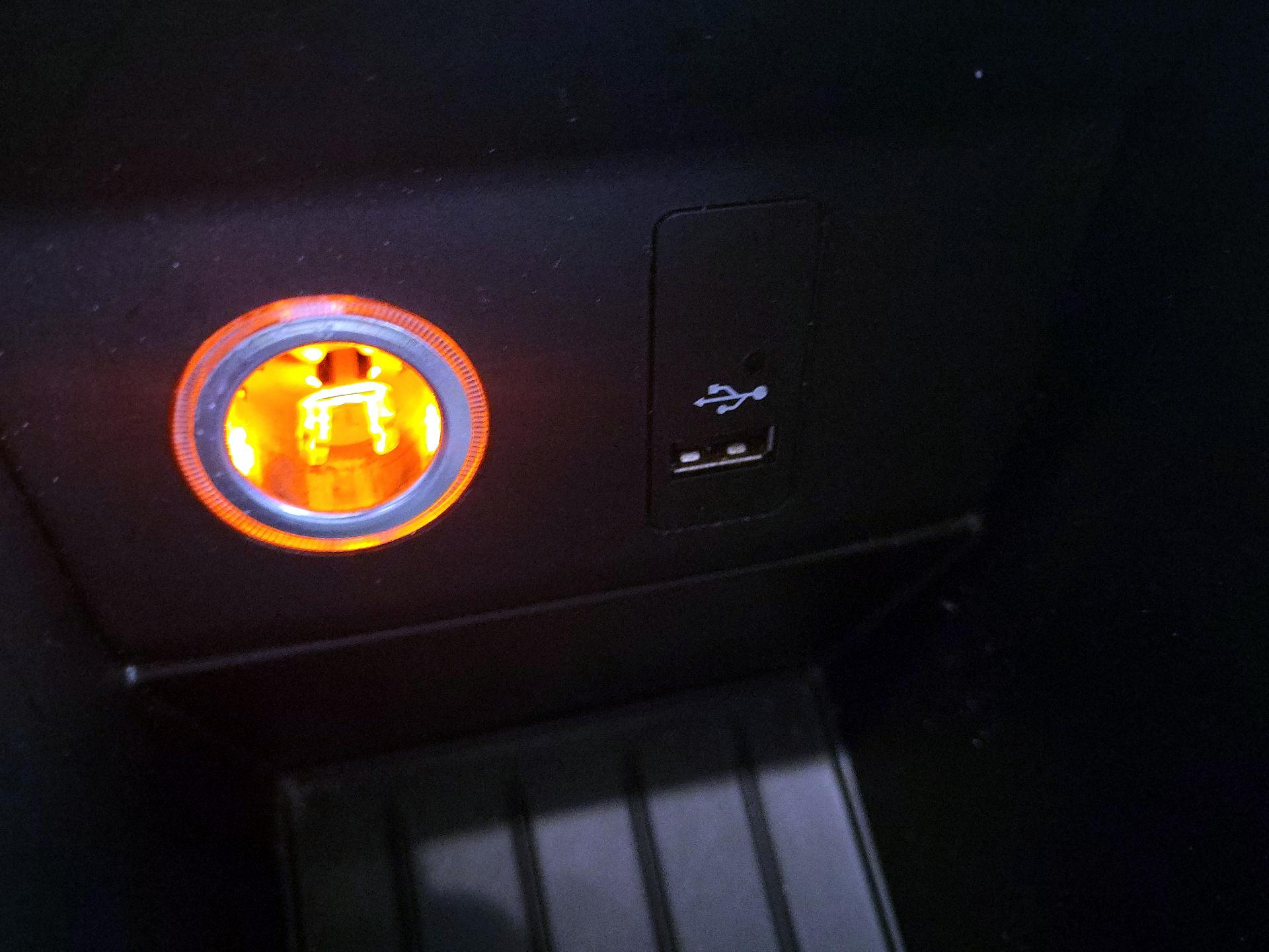 Thumbnail: 2018 BMW i3 - 17