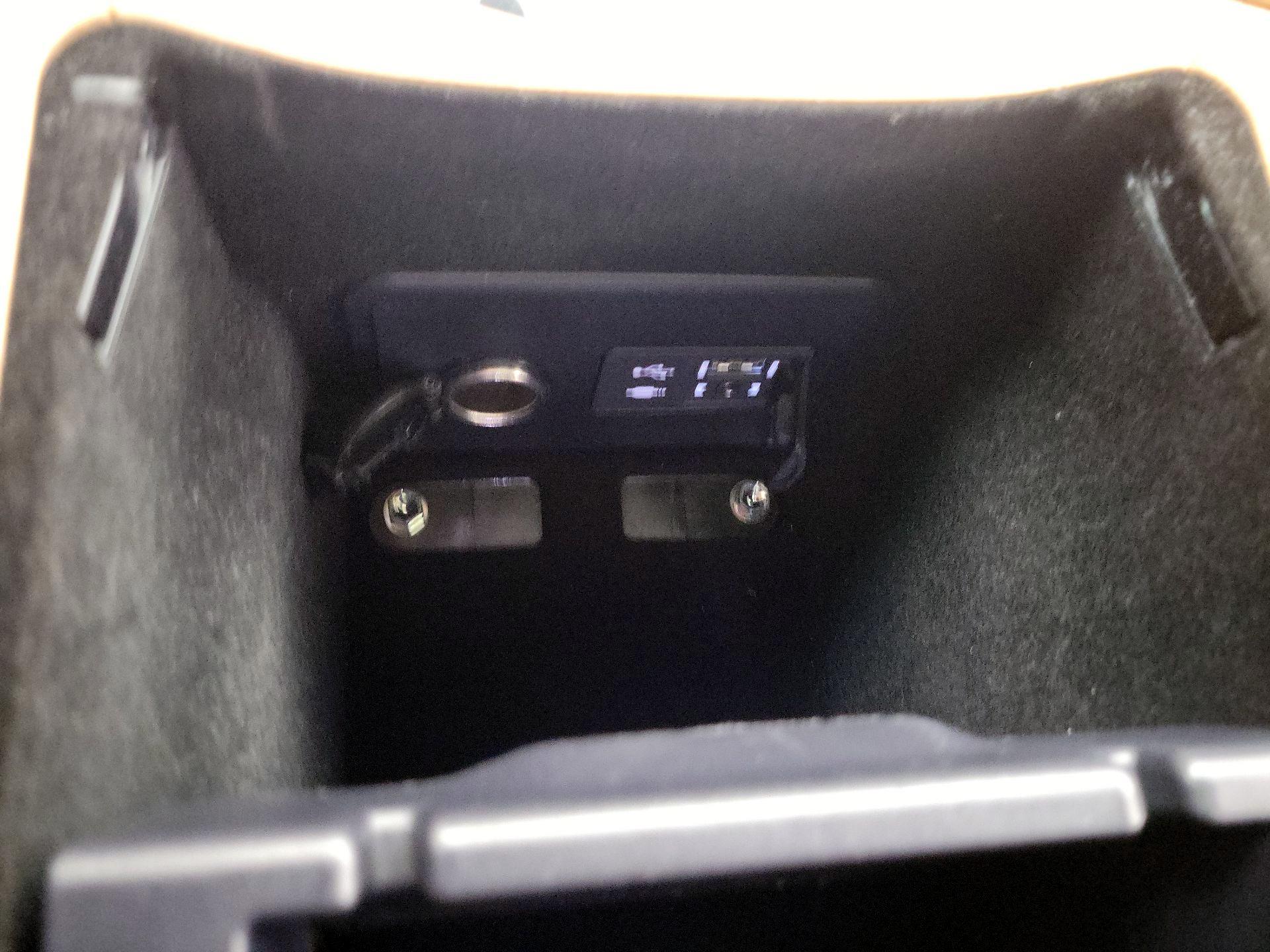 Thumbnail: 2014 Lexus LS - 17