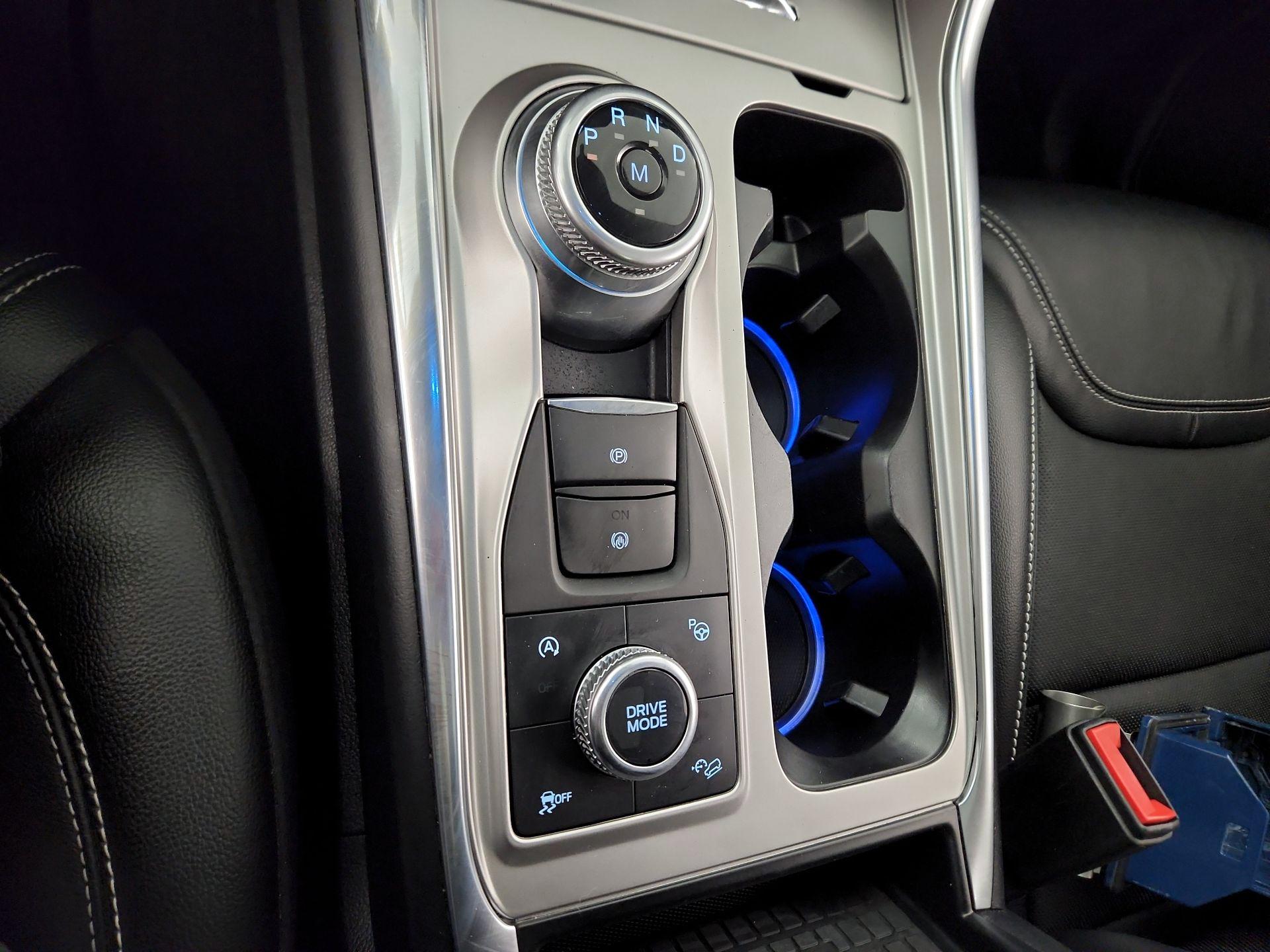 Thumbnail: 2020 Ford Explorer - 16