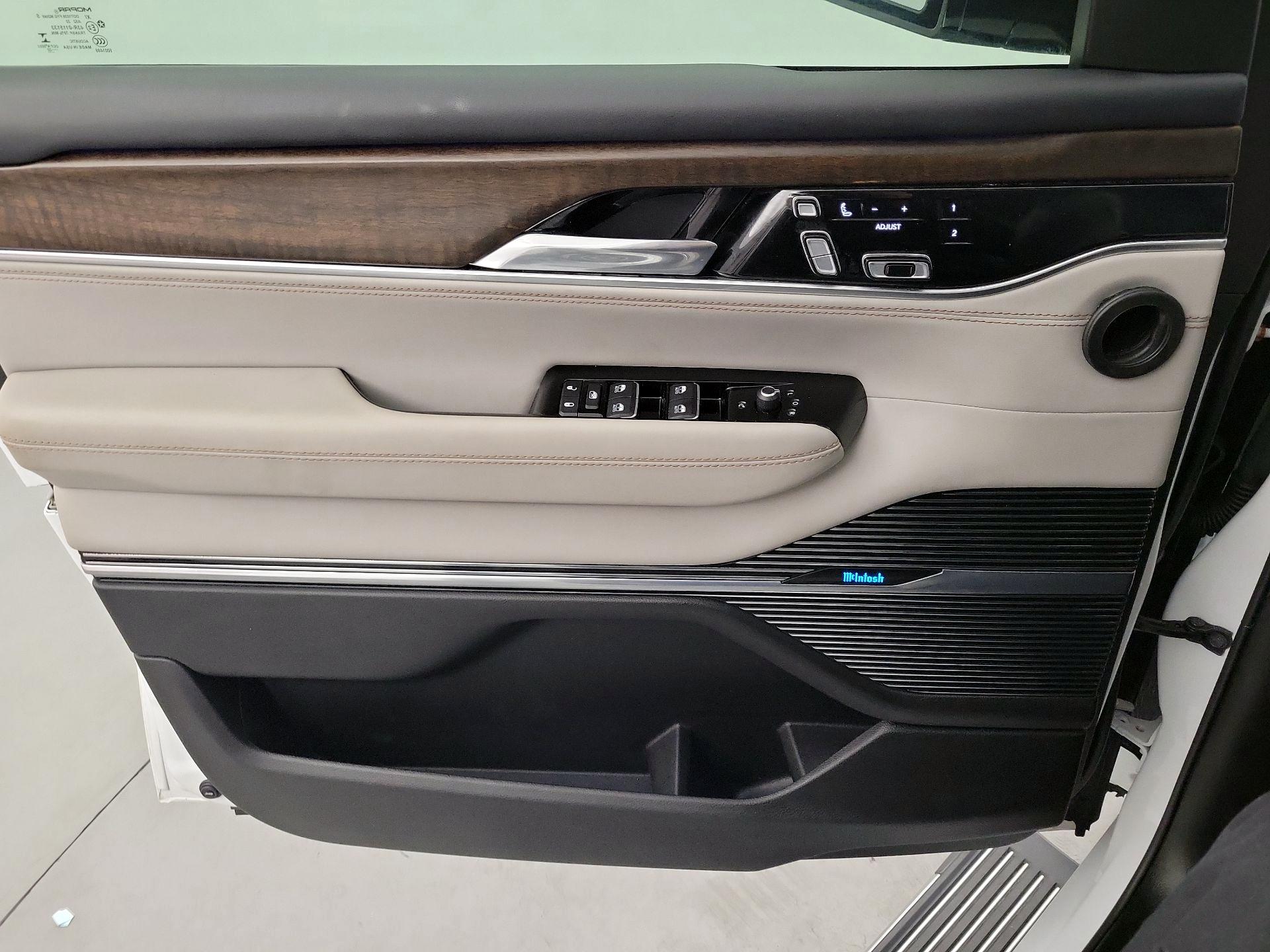 Thumbnail: 2022 Jeep Grand Wagoneer - 10