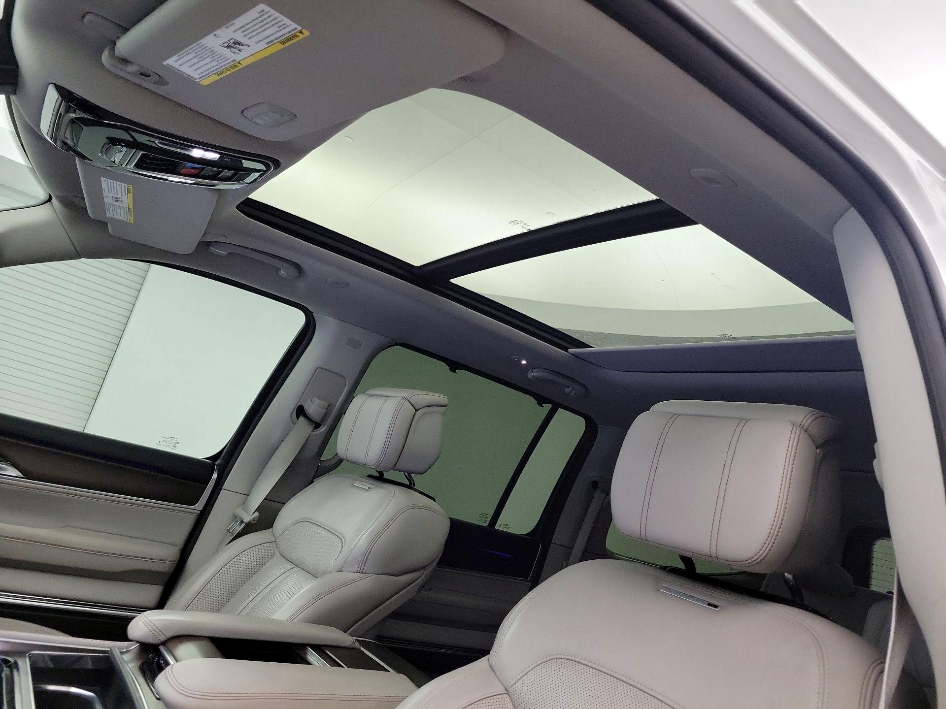 Thumbnail: 2022 Jeep Grand Wagoneer - 18