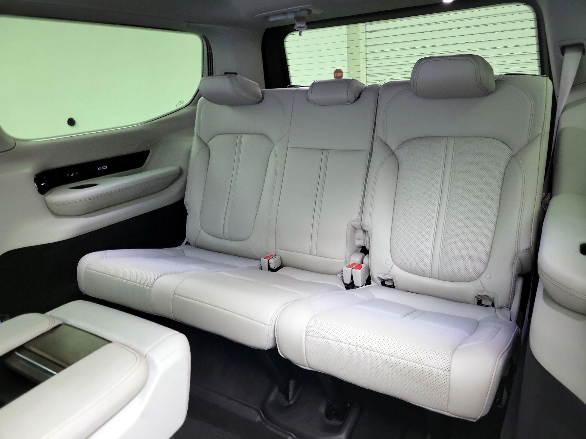 Thumbnail: 2022 Jeep Grand Wagoneer - 20