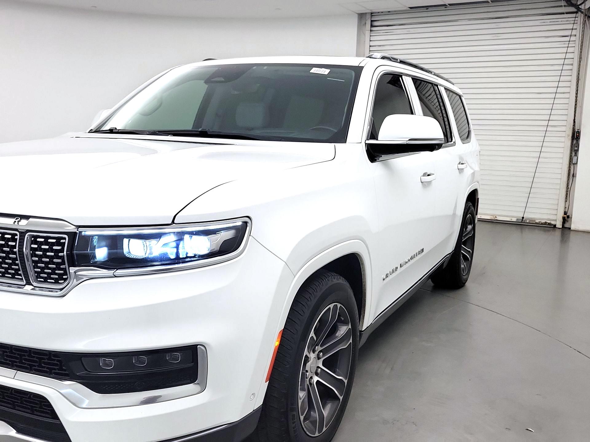 Thumbnail: 2022 Jeep Grand Wagoneer - 3