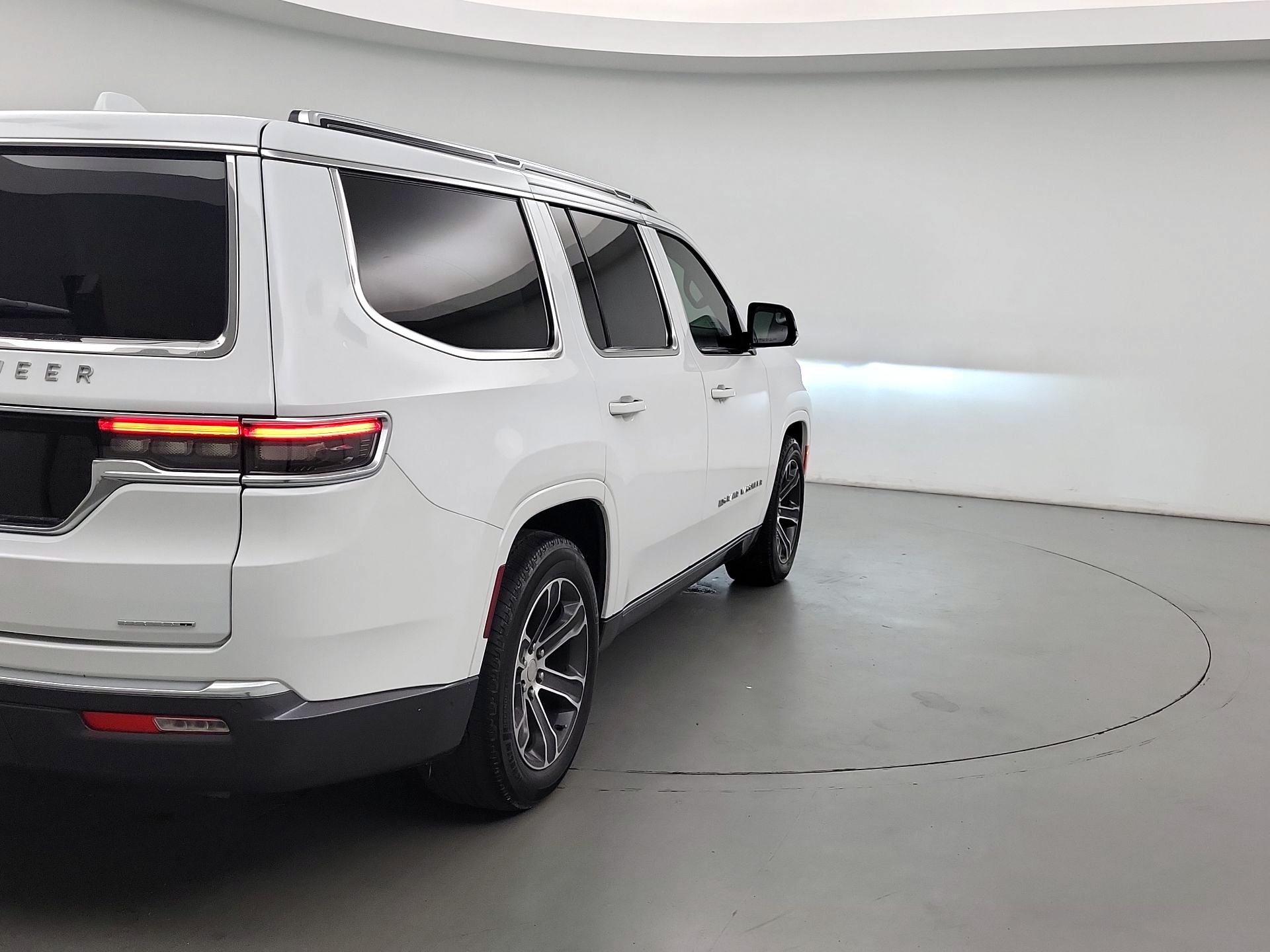 Thumbnail: 2022 Jeep Grand Wagoneer - 5