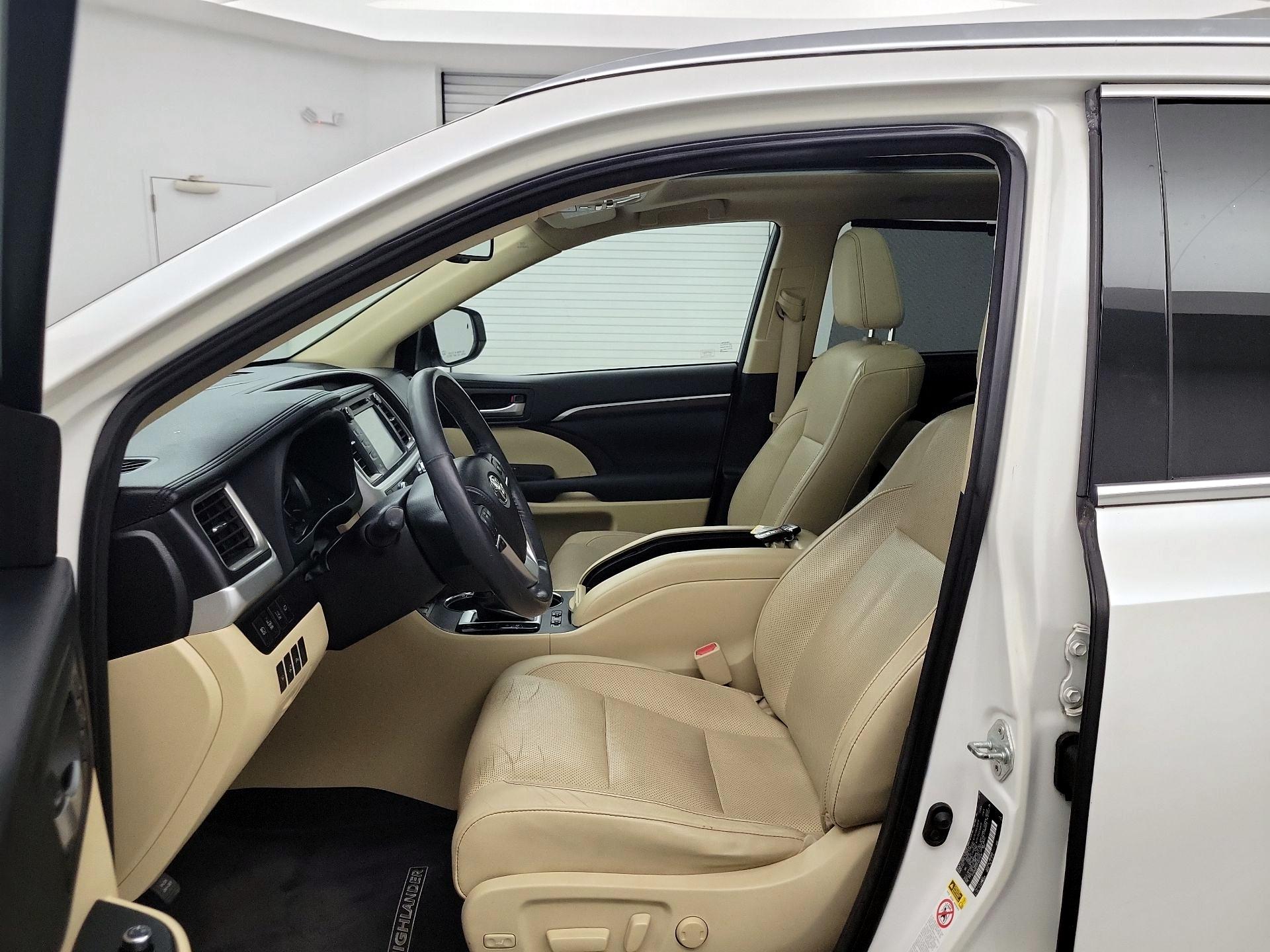 Thumbnail: 2015 Toyota Highlander - 9