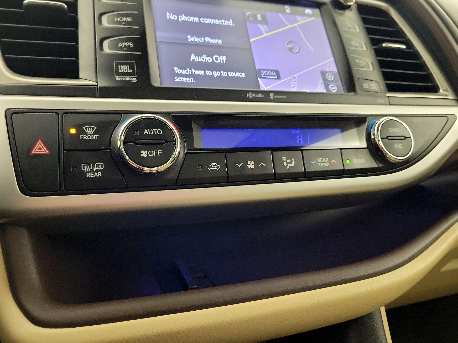 Thumbnail: 2015 Toyota Highlander - 14