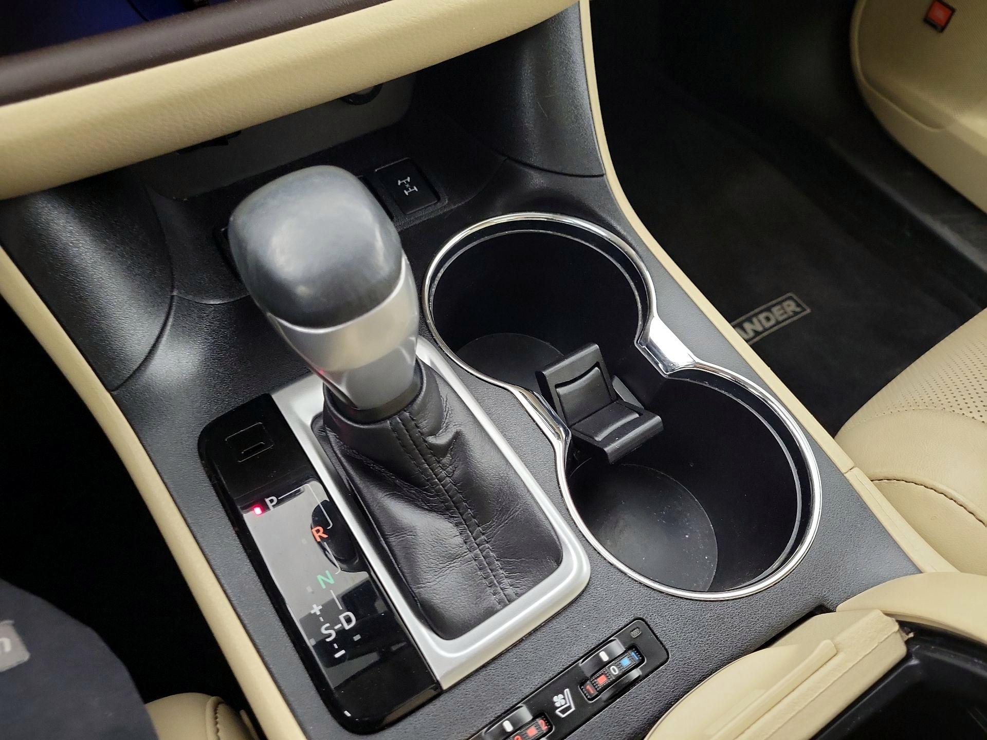 Thumbnail: 2015 Toyota Highlander - 15